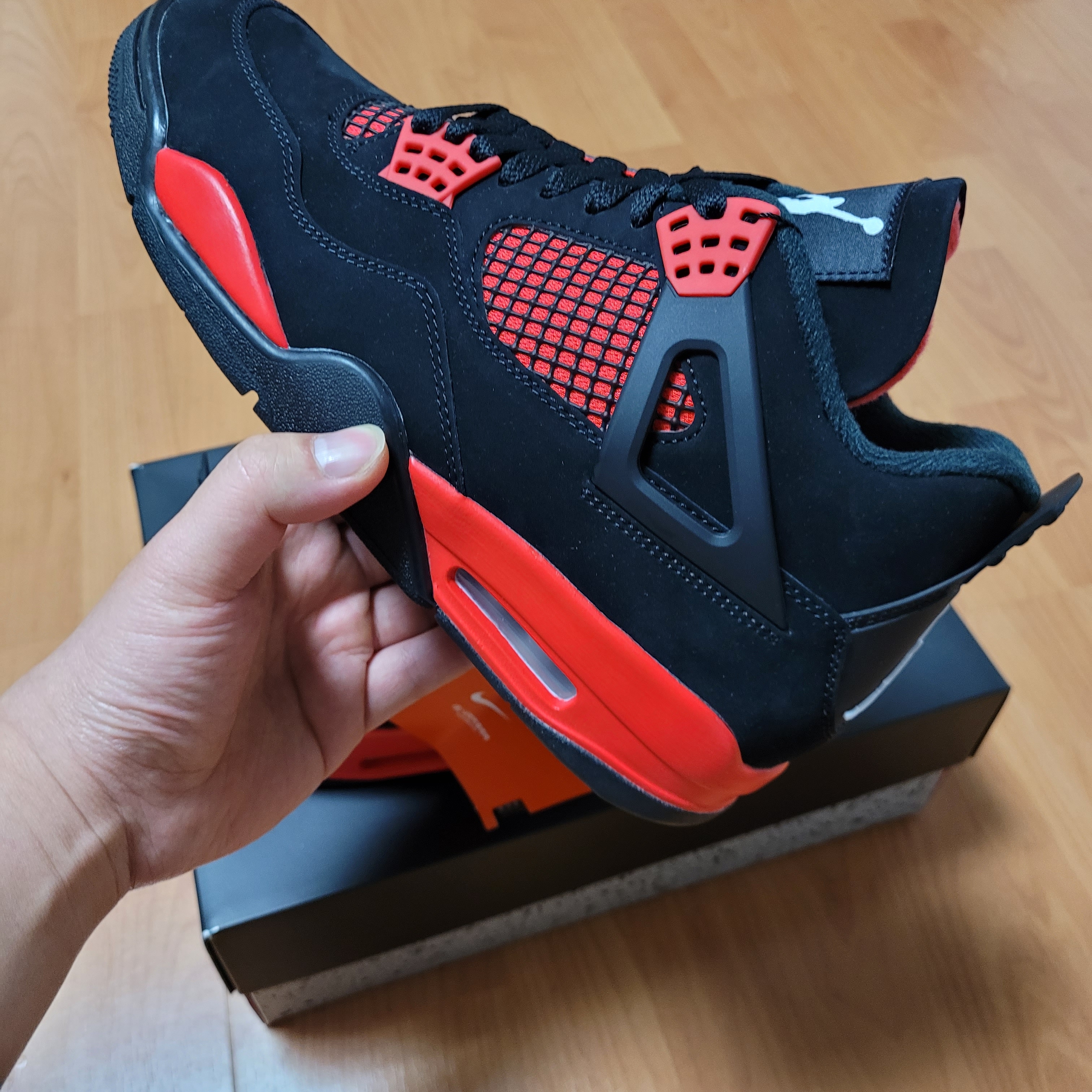 Jordan 4 Retro Crimson 착용 스타일 - 1