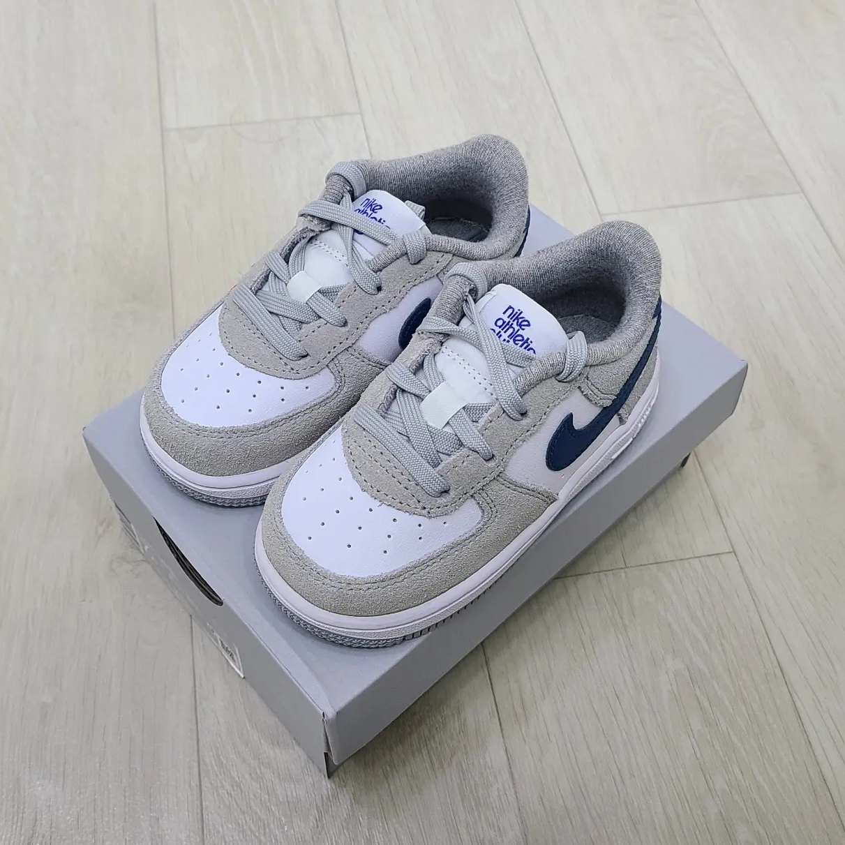 (TD) Nike Force 1 LV8 Athletic Club Light Smoke Grey Marina 착용 스타일 - 2