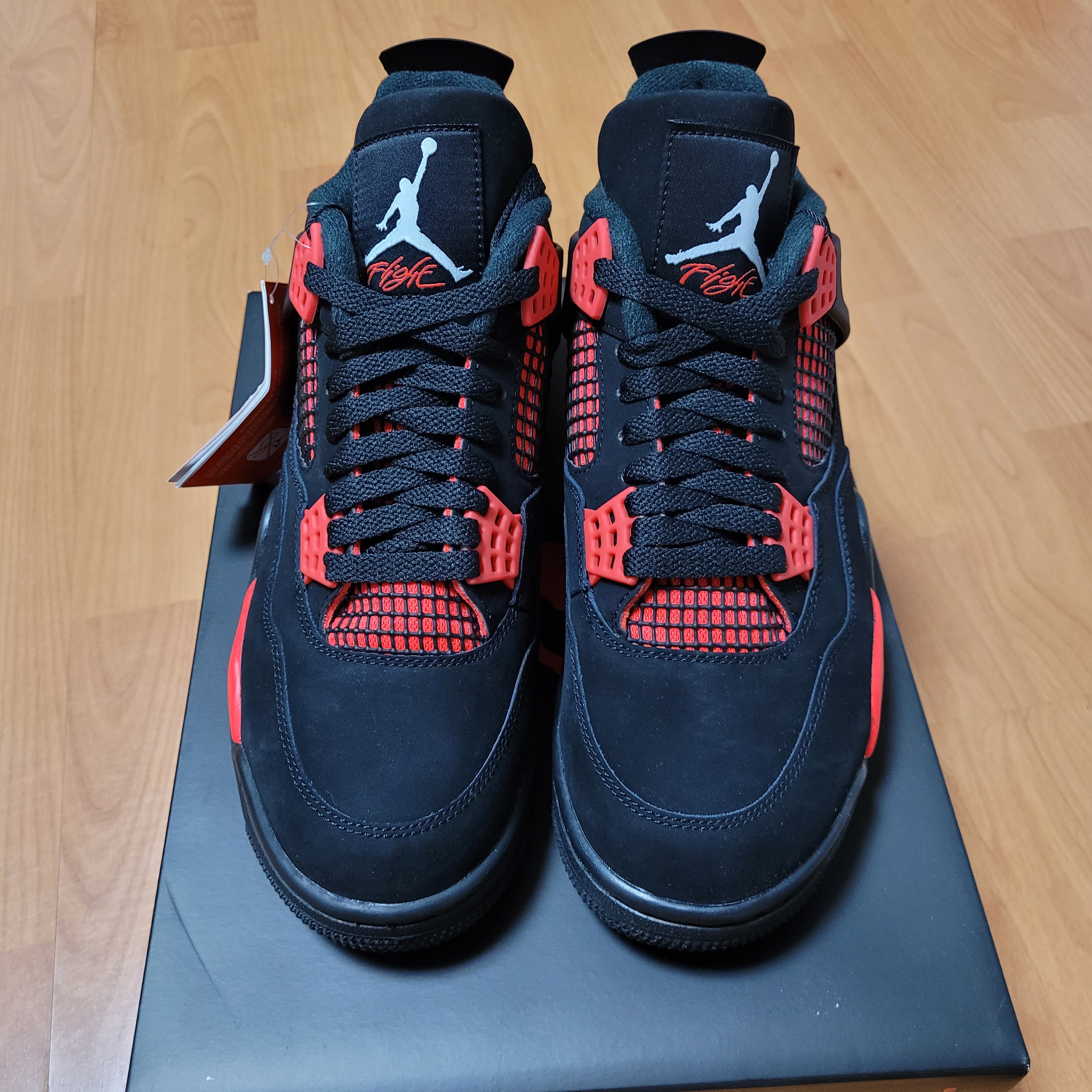Jordan 4 Retro Crimson 착용 스타일 - 3