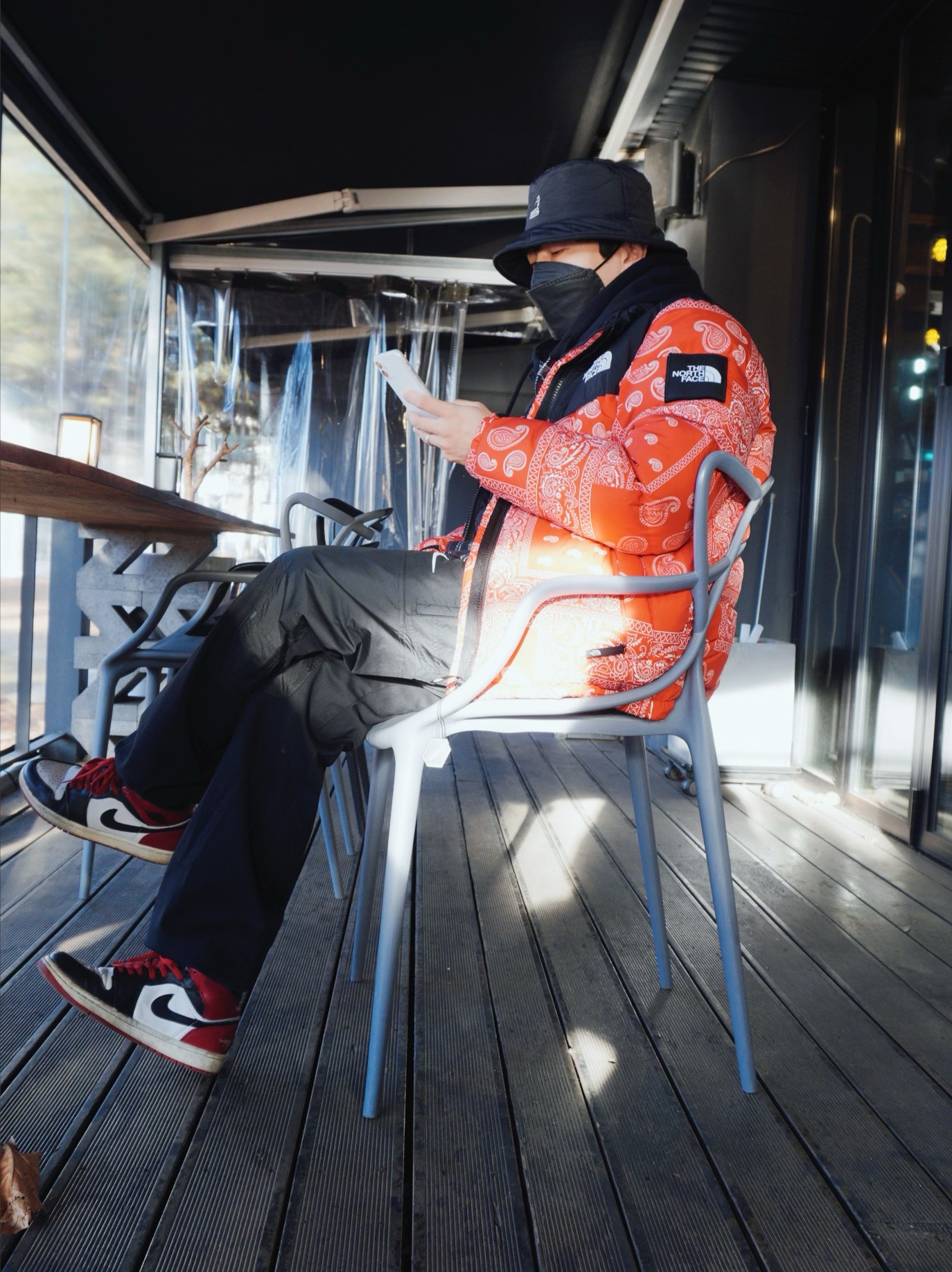 Nike x Off-White NRG Pants Black, The North Face Nuptse Down Jacket Red 착용 스타일 - 2