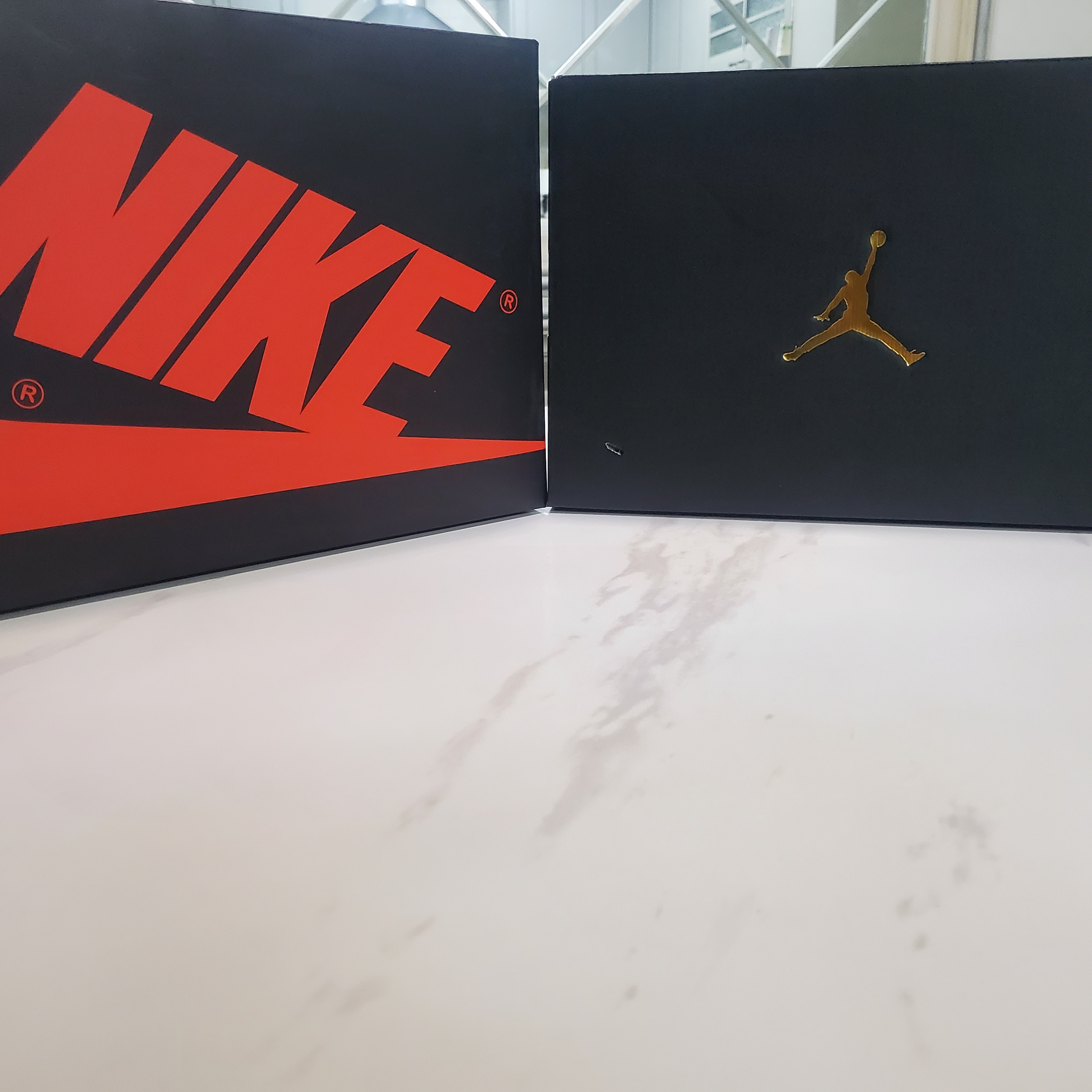 Jordan 1 Low SE Light Curry, Jordan 1 Retro High OG Dark Marina Blue 착용 스타일 - 4