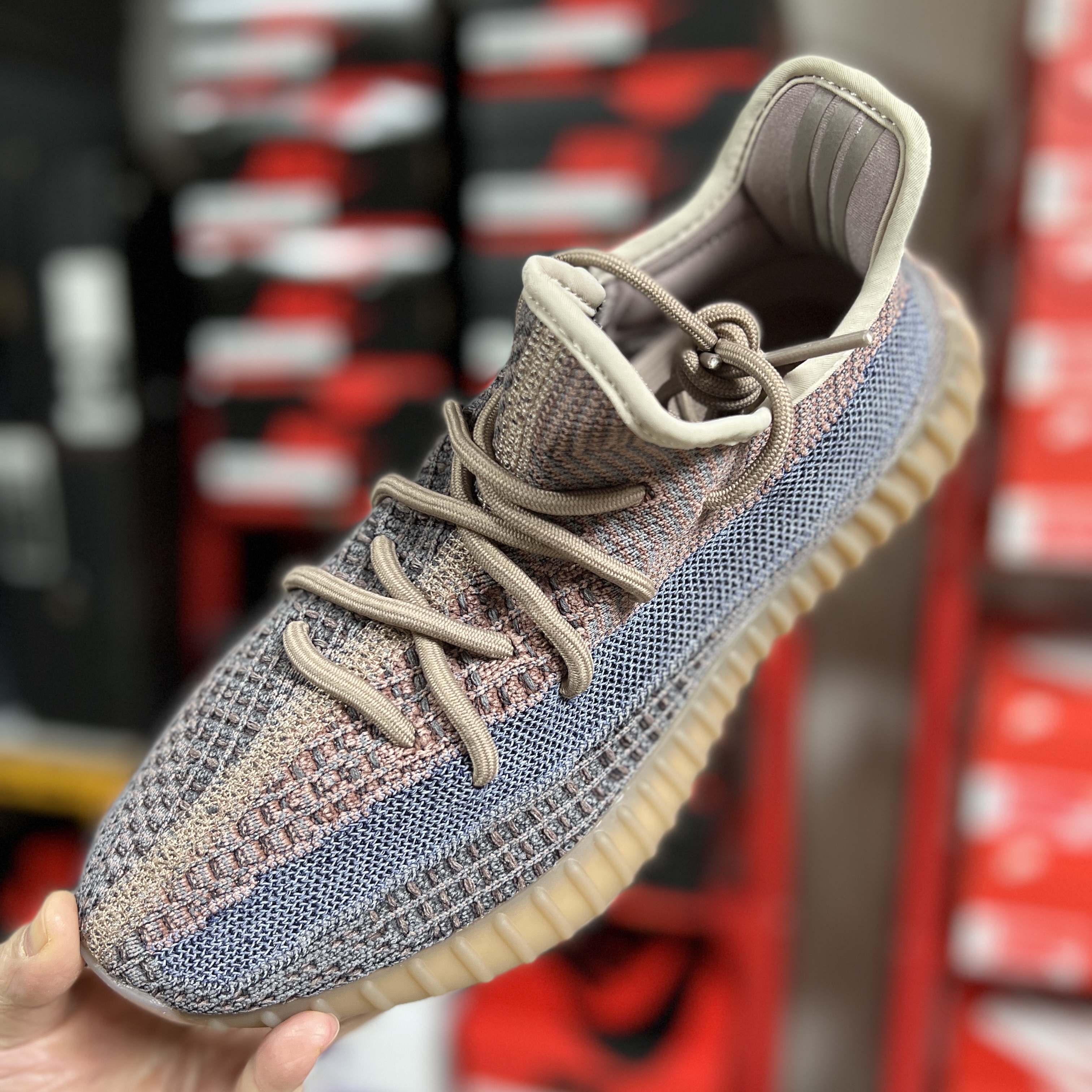 Adidas Yeezy Boost 350 V2 Fade 착용 스타일 - 1