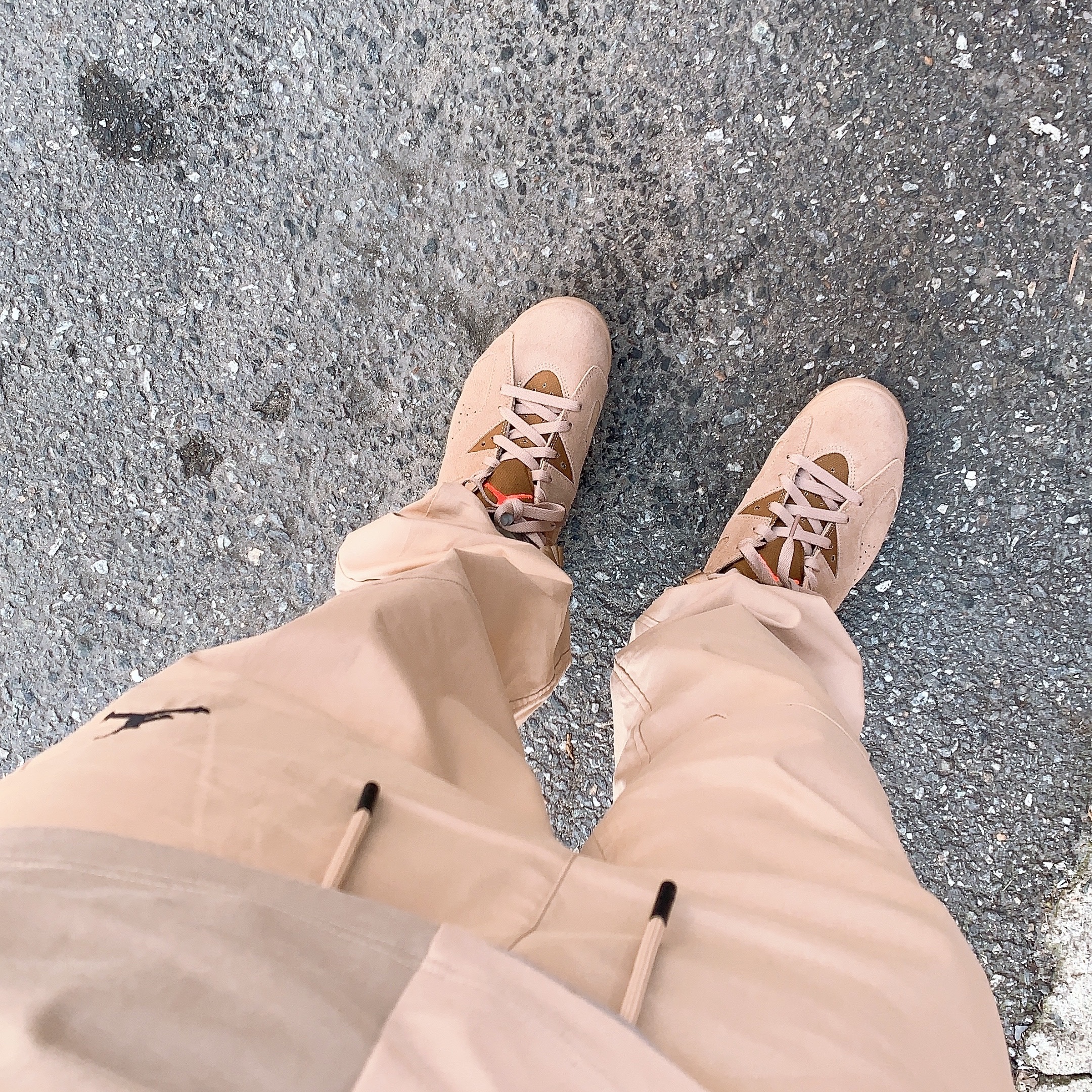 Jordan 6 x Travis Scott Retro SP British Khaki 착용 스타일 - 3