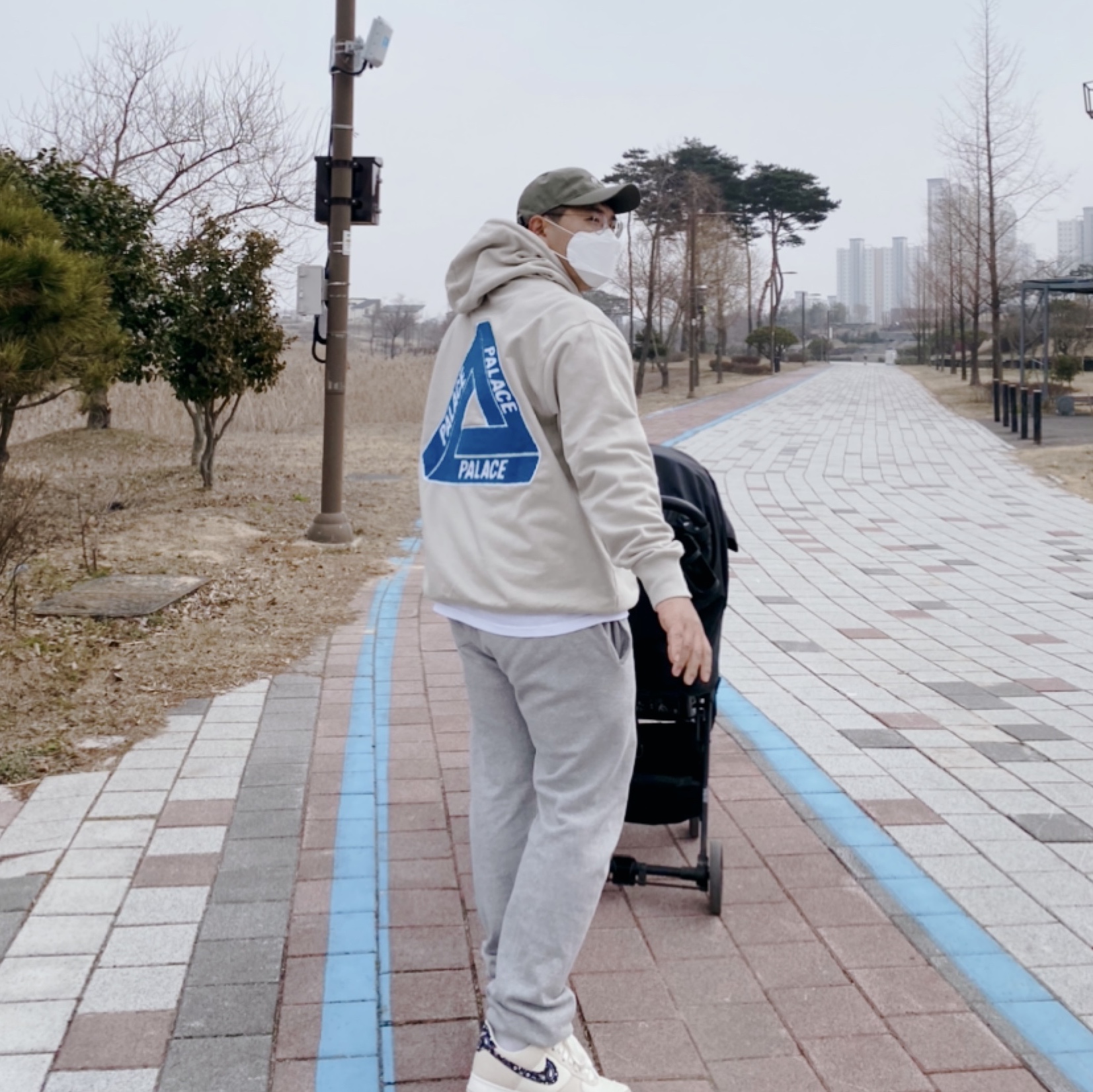 Nike Air Force 1 '07 LV8 Paisley Swoosh, Palace Tri-Chenille Hood Oatmeal - 21FW 착용 스타일 - 2