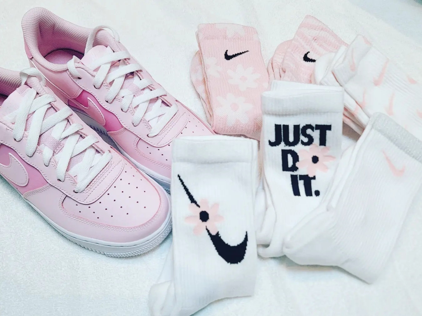 (GS) Nike Air Force 1 Pink Foam, (Kids) Nike Everyday Plus Socks Pink White (6 Pack/Korean Ver.) 착용 스타일 - 1