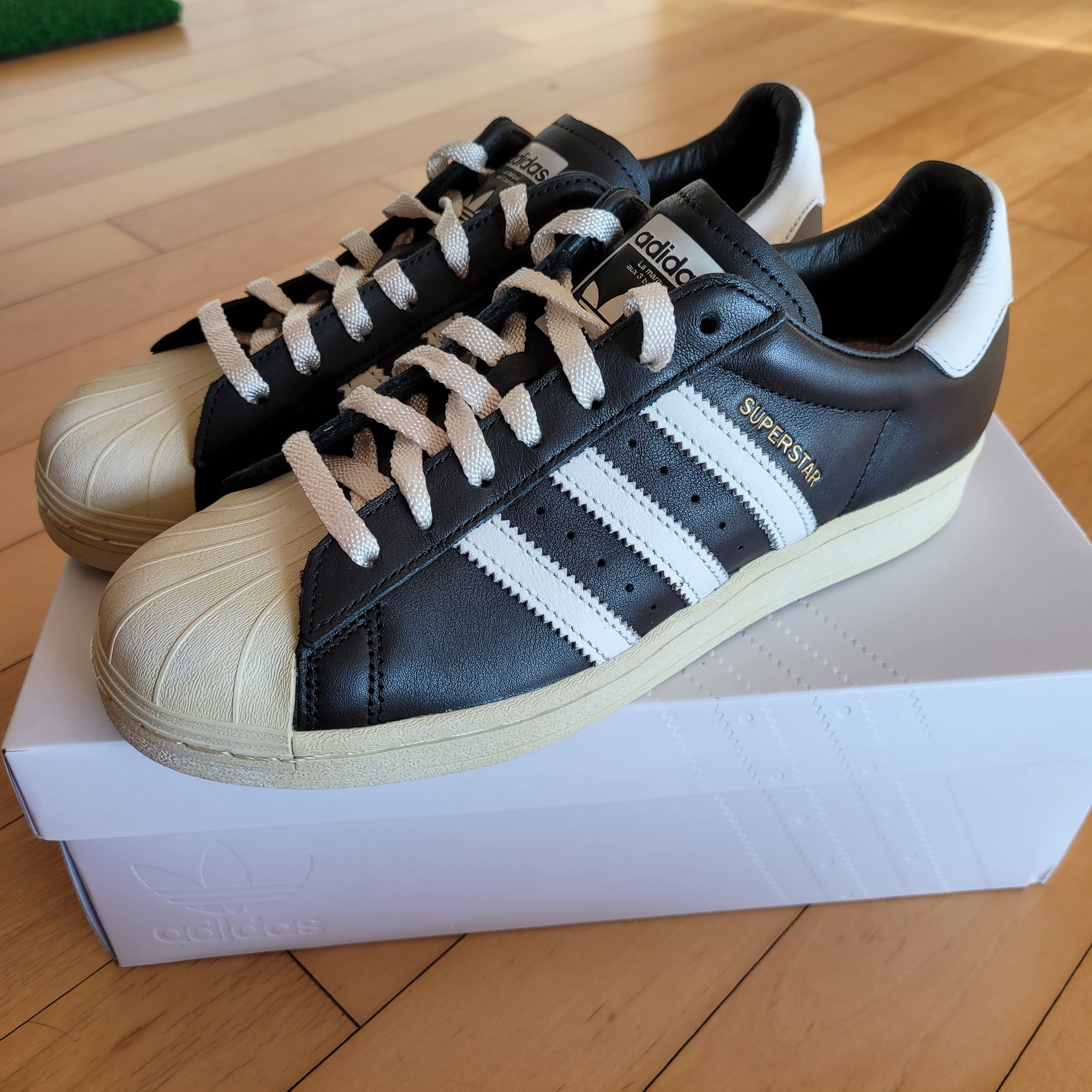 Adidas Superstar Premium Black White 착용 스타일