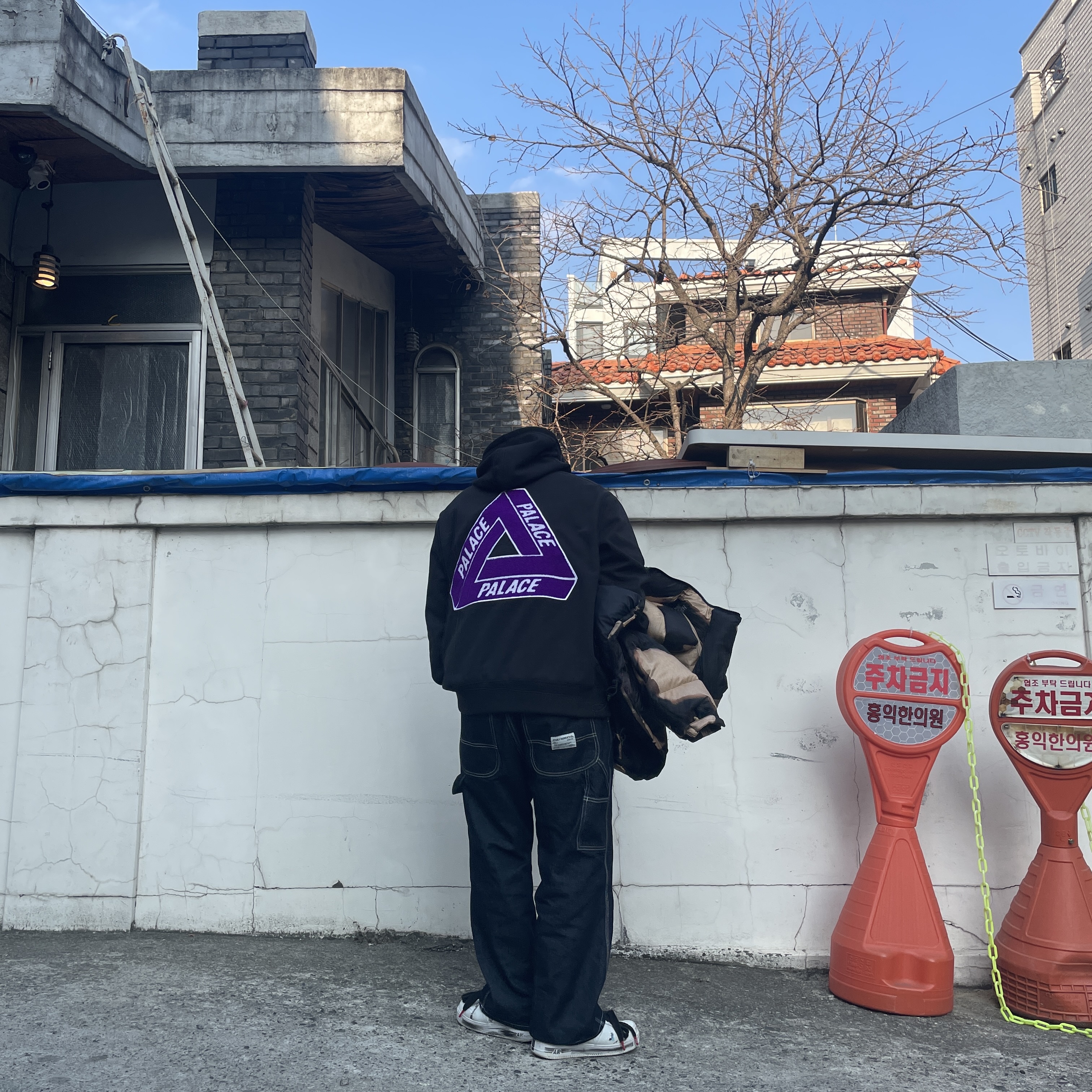 Palace Tri-Chenille Hood Black - 21FW 착용 스타일 - 1