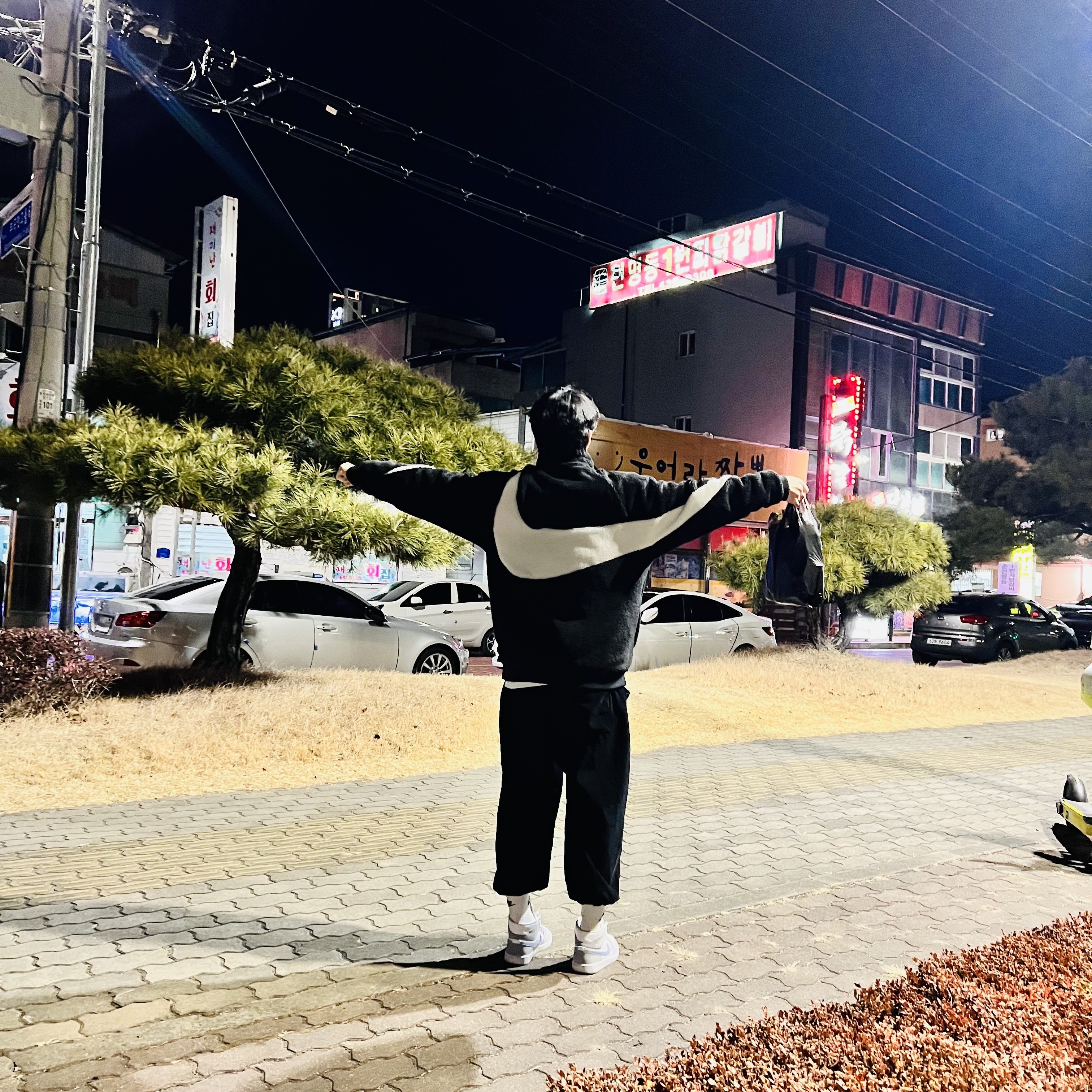 Nike Big Swoosh Full Zip Jacket Black Sail, (W) Jordan 1 Mid Wolf Grey 착용 스타일