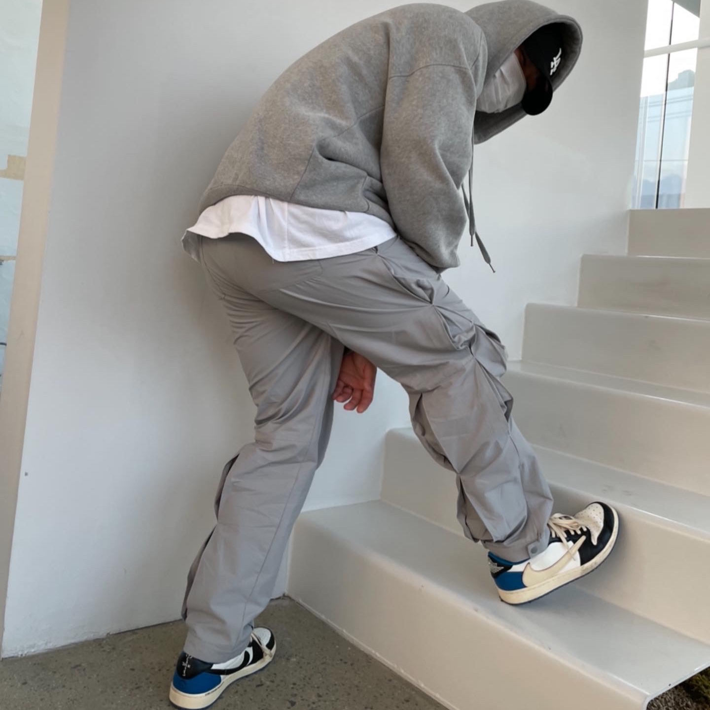 Jordan 1 x Travis Scott x Fragment Retro Low OG SP Military Blue 착용 스타일