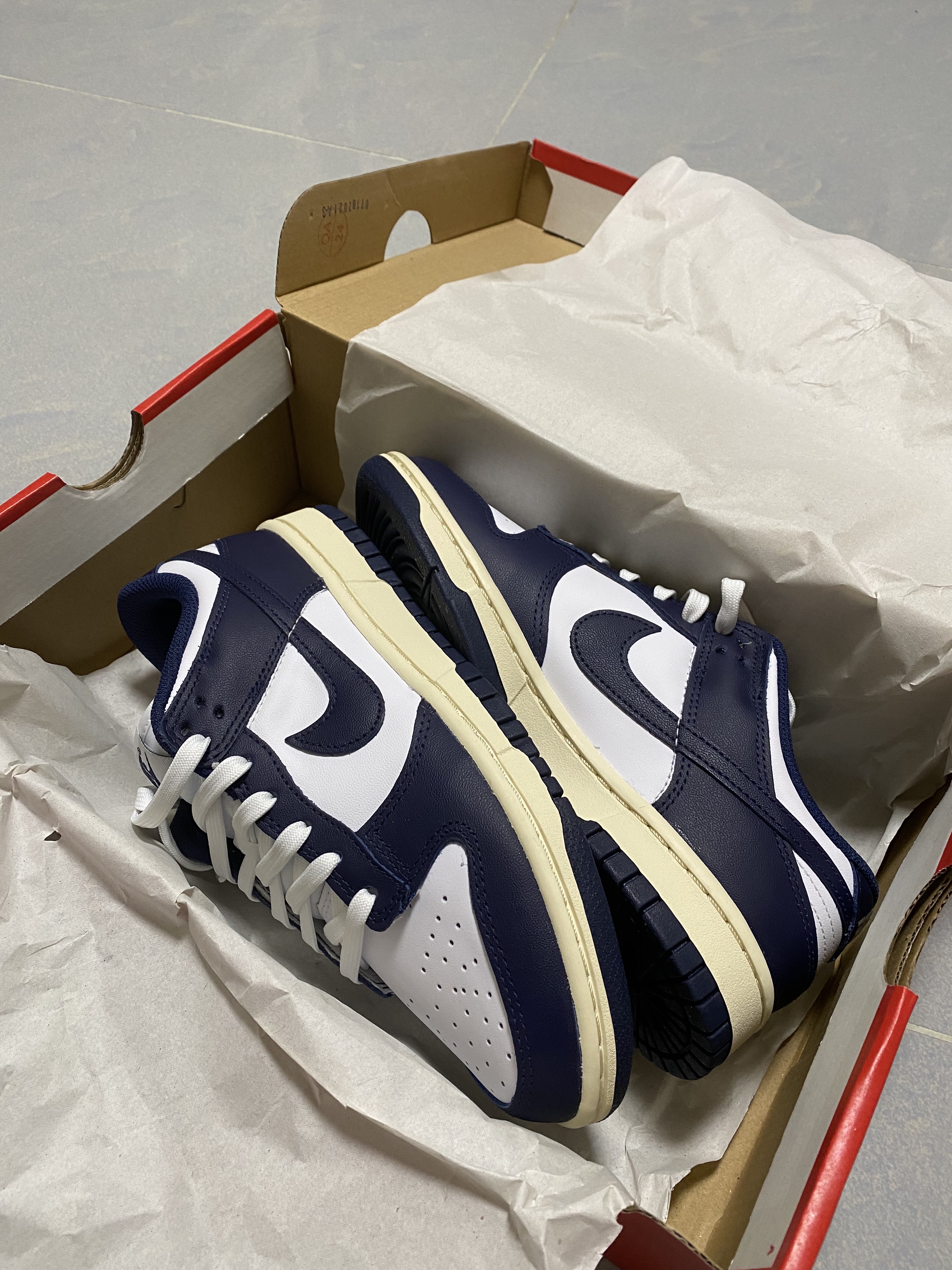 (W) Nike Dunk Low Vintage Midnight Navy 착용 스타일 - 2