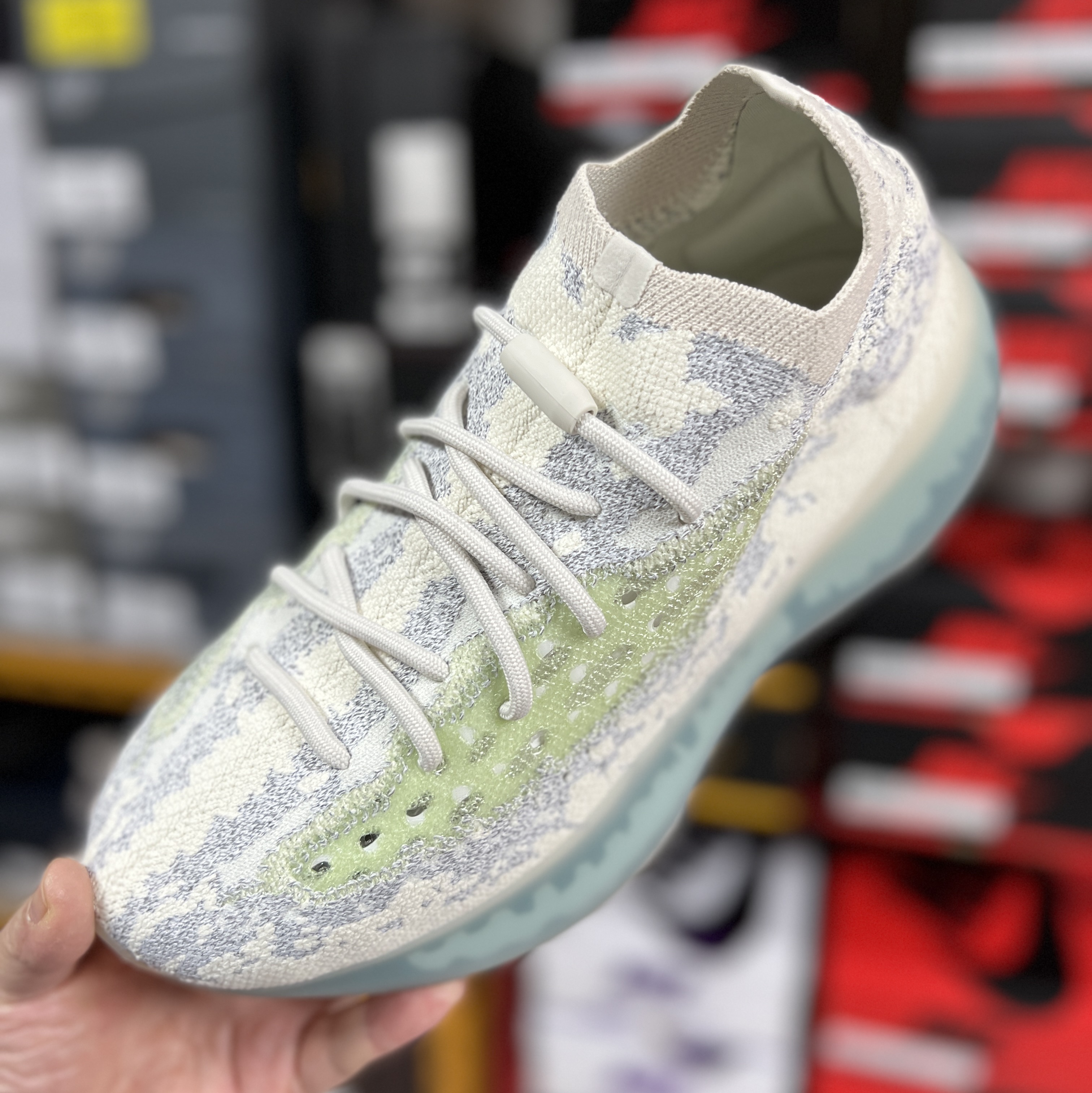 Adidas Yeezy Boost 380 Alien Blue - Reflective 착용 스타일 - 1