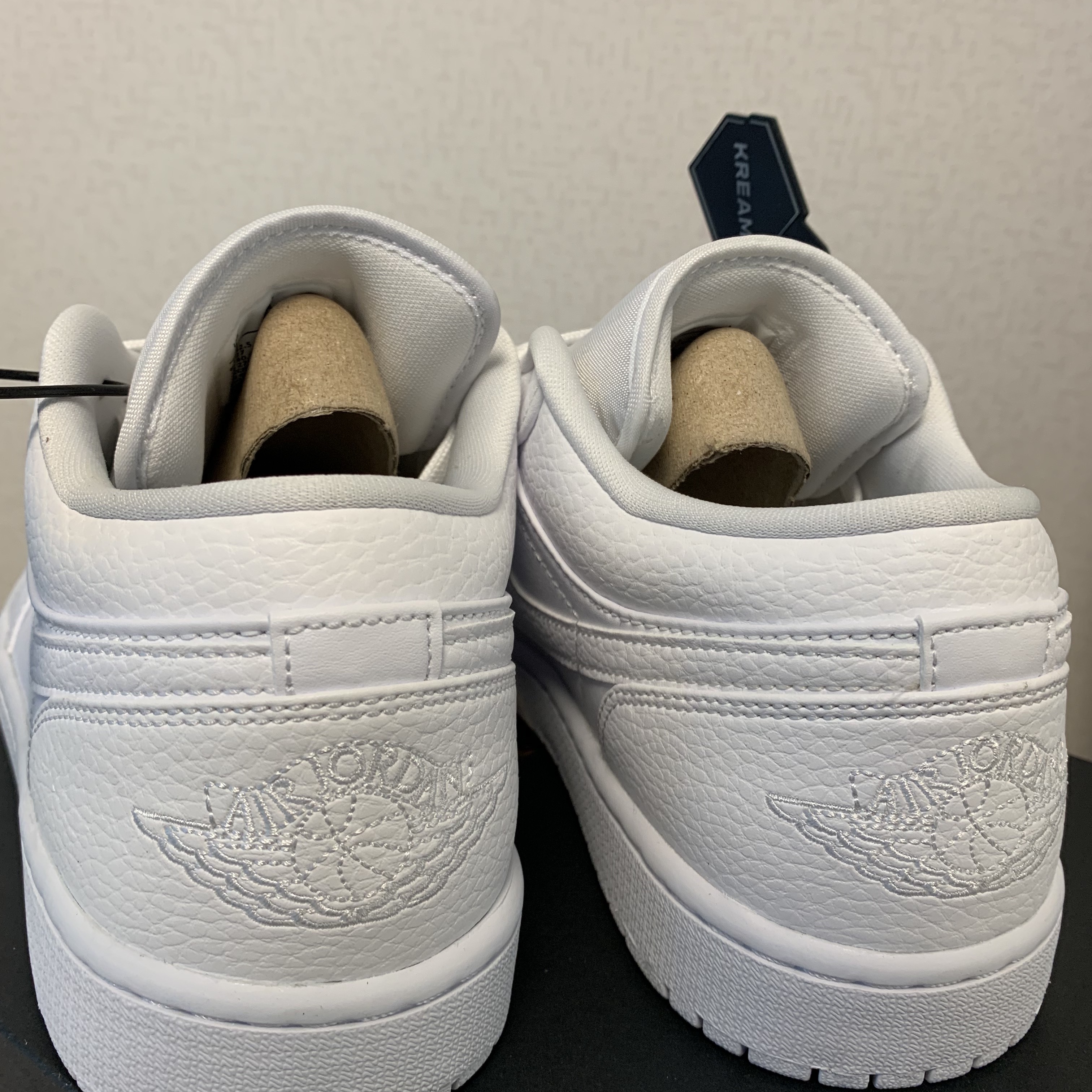Jordan 1 Low Triple White Tumbled Leather 2020 착용 스타일 - 4