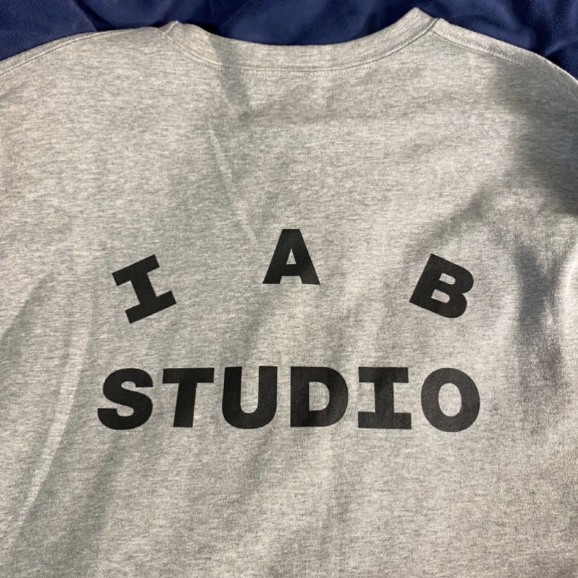 IAB Studio Long Sleeve Gray 착용 스타일
