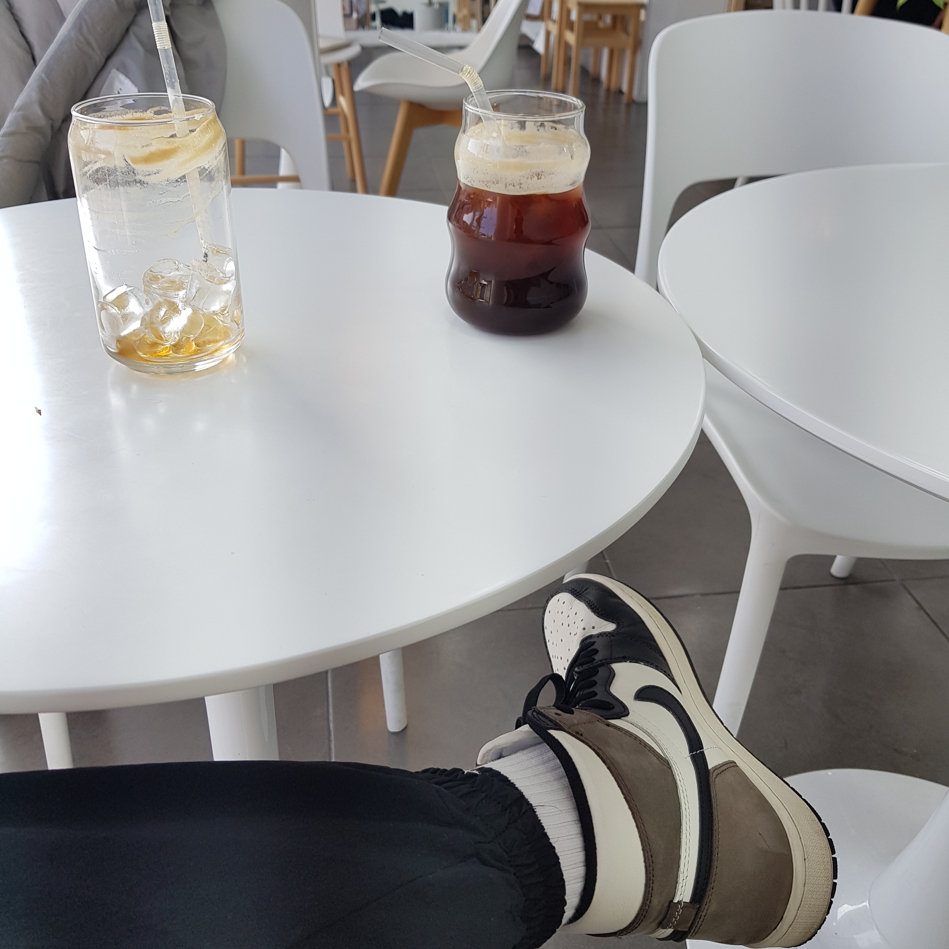 Jordan 1 Retro High OG Black Mocha 착용 스타일