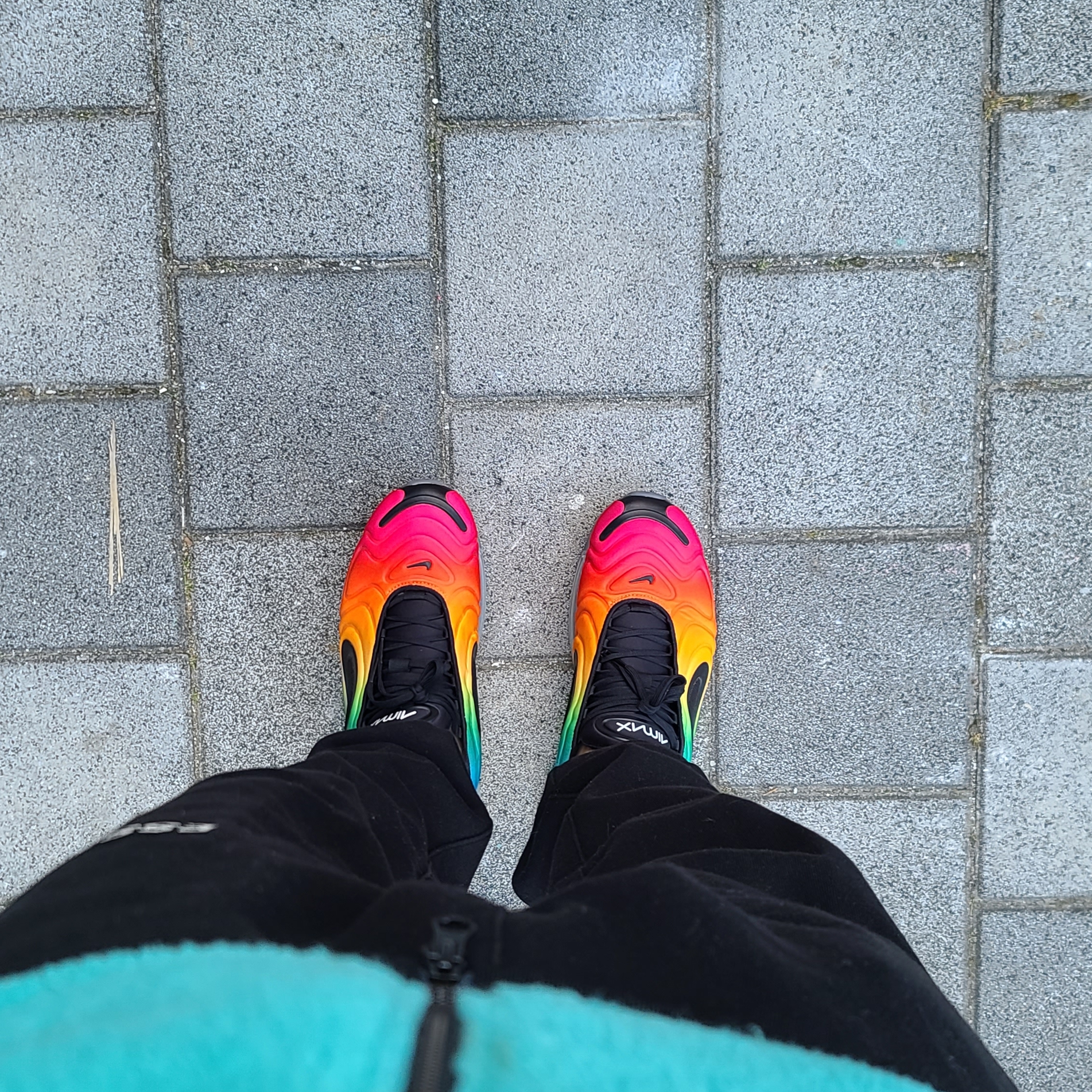 Nike Air Max 720 Be True 2019, Nike Big Swoosh Full Zip Jacket Hyper Jade Black 착용 스타일