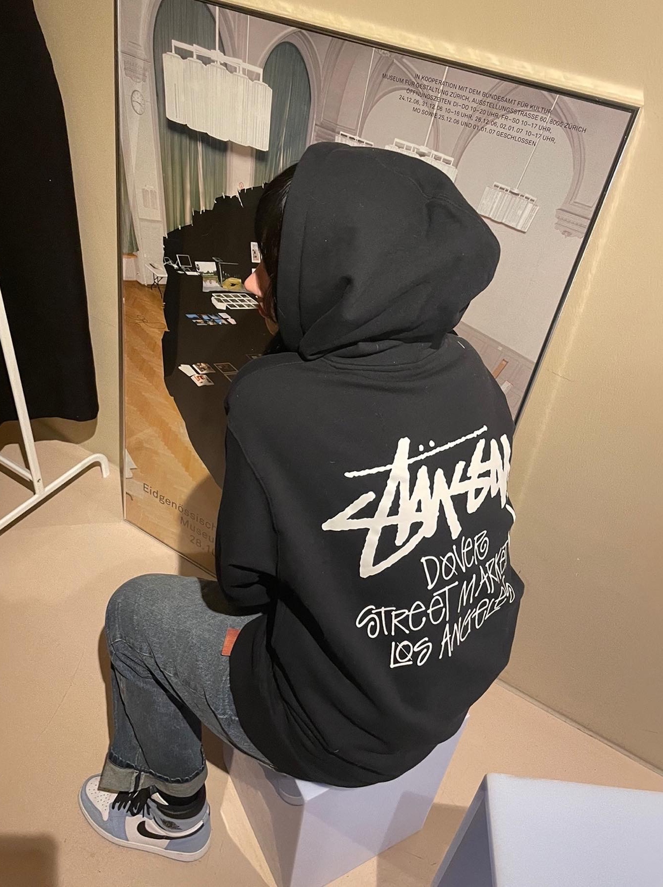 Jordan 1 Retro High OG University Blue, Stussy Stock DSM Los Angeles Hoodie Black 2021 착용 스타일 - 1