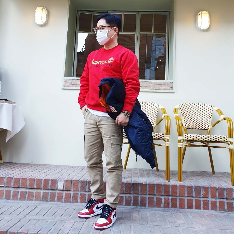 Jordan 1 Retro High OG Chicago 2015, Supreme x Timberland Crewneck Black - 20SS 착용 스타일 - 2