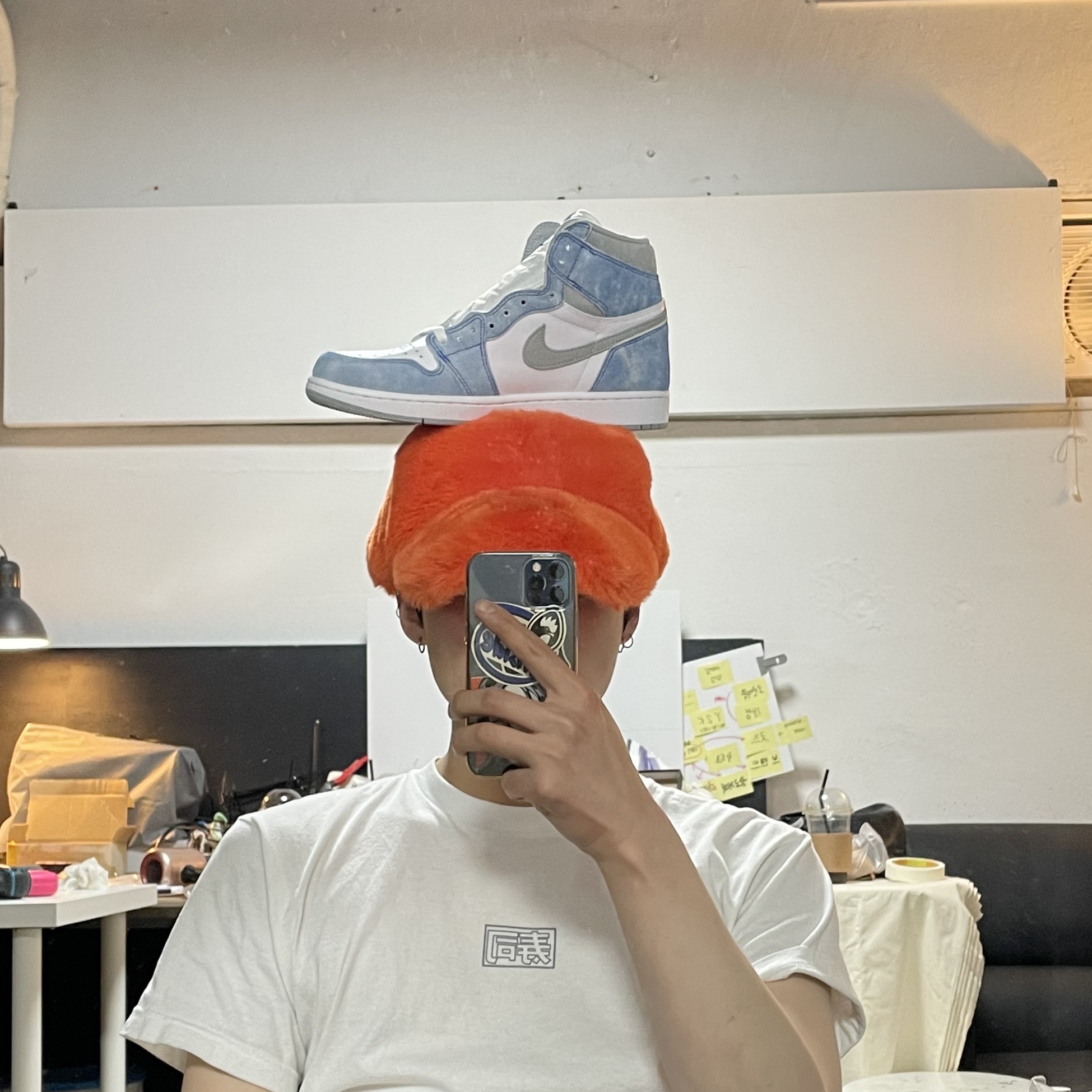 Jordan 1 Retro High OG Hyper Royal 착용 스타일