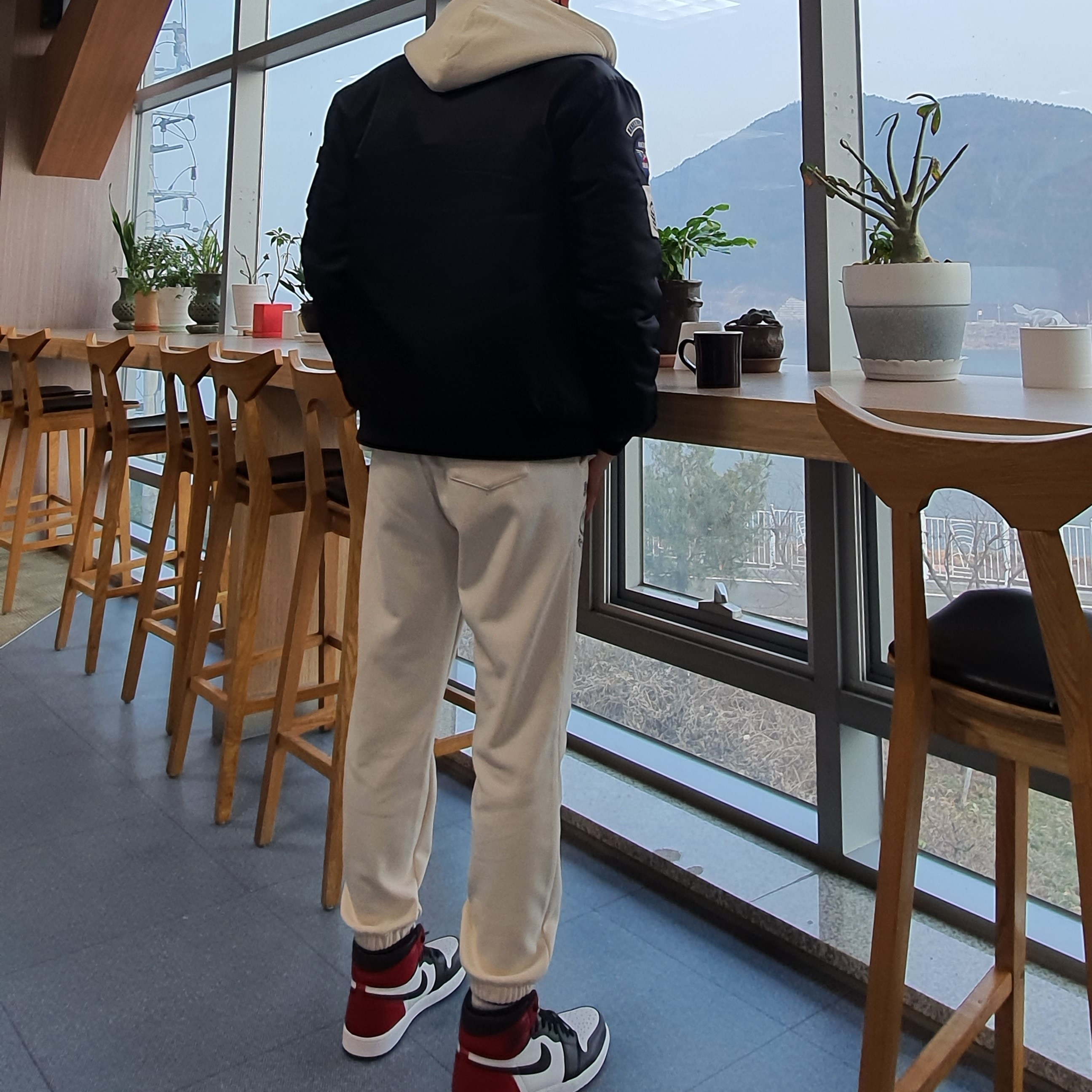 Jordan 1 Retro High OG Light Fusion Red 착용 스타일