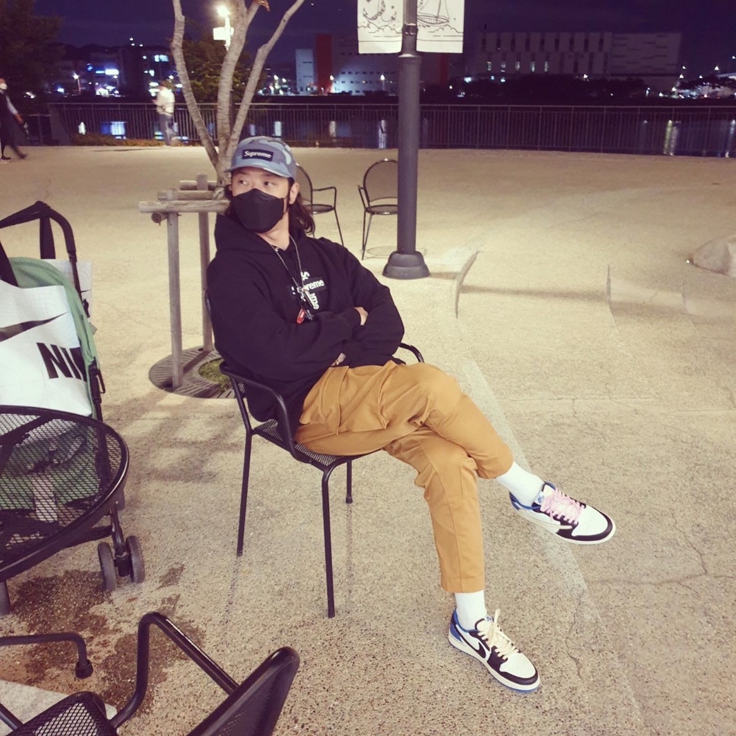 Jordan 1 x Travis Scott x Fragment Retro Low OG SP Military Blue, Nike ACG Cargo Pants Wheat - Asia 착용 스타일