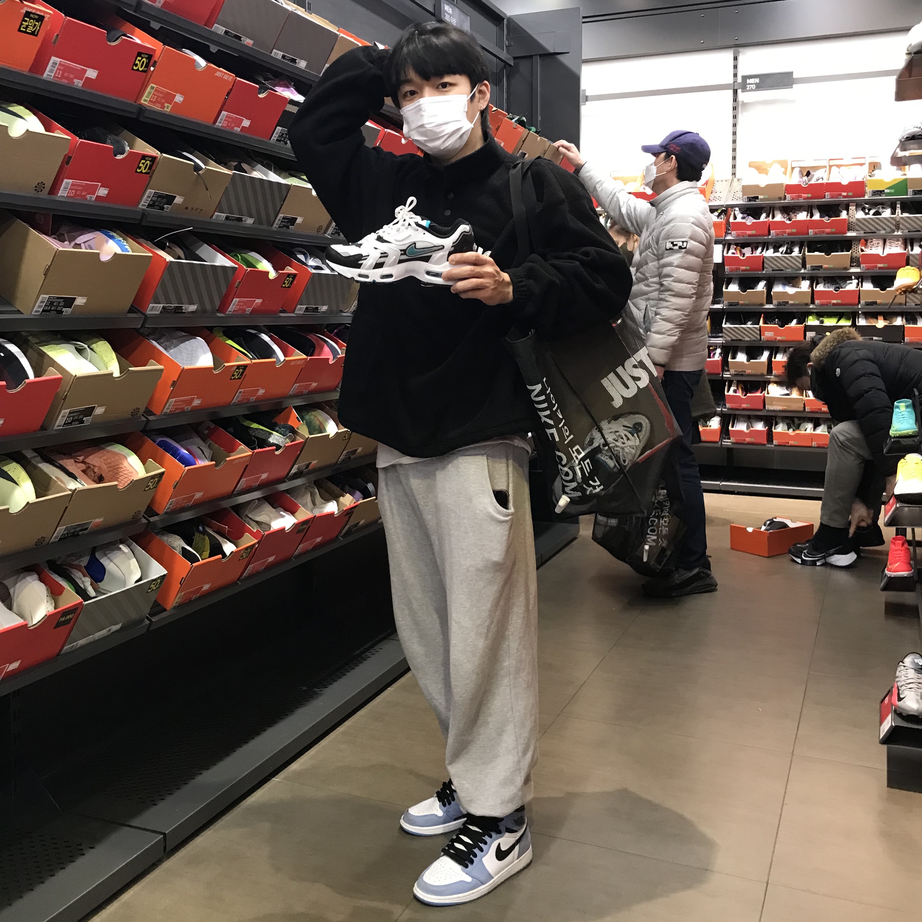 Jordan 1 Retro High OG University Blue 착용 스타일