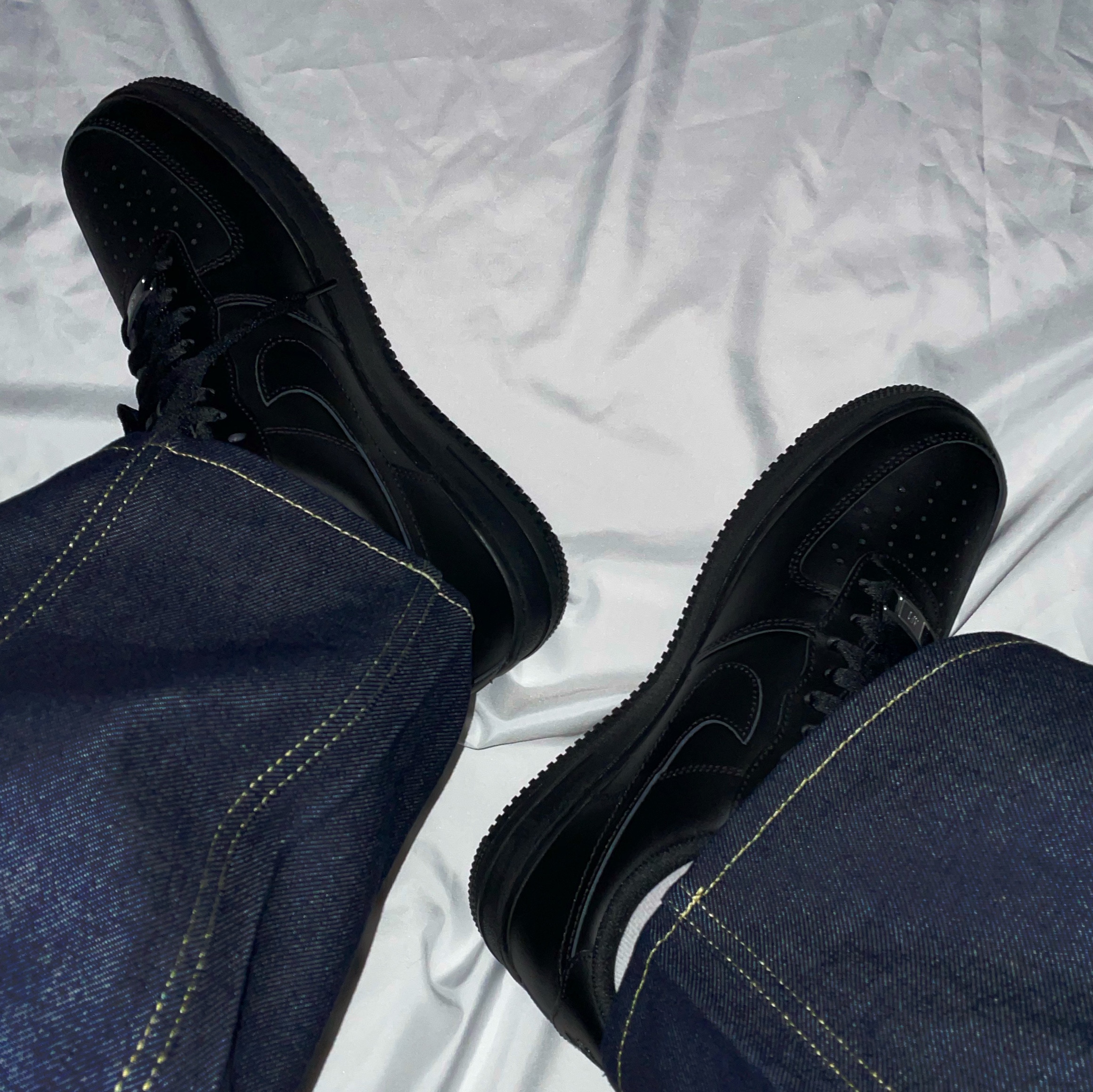 Nike Air Force 1 '07 Low Triple Black 착용 스타일