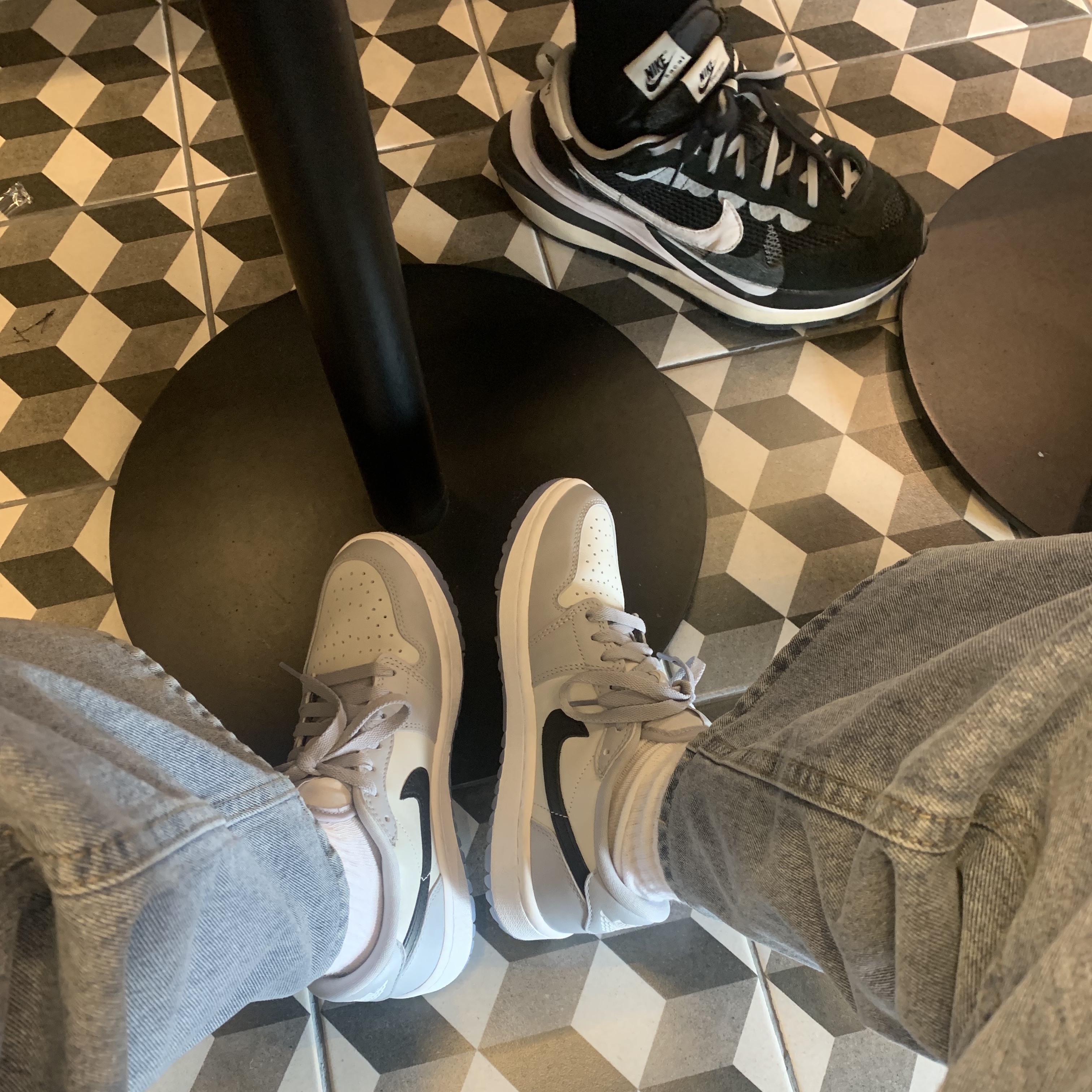 Jordan 1 Low Golf Wolf Grey, Nike x Sacai VaporWaffle Black White 착용 스타일