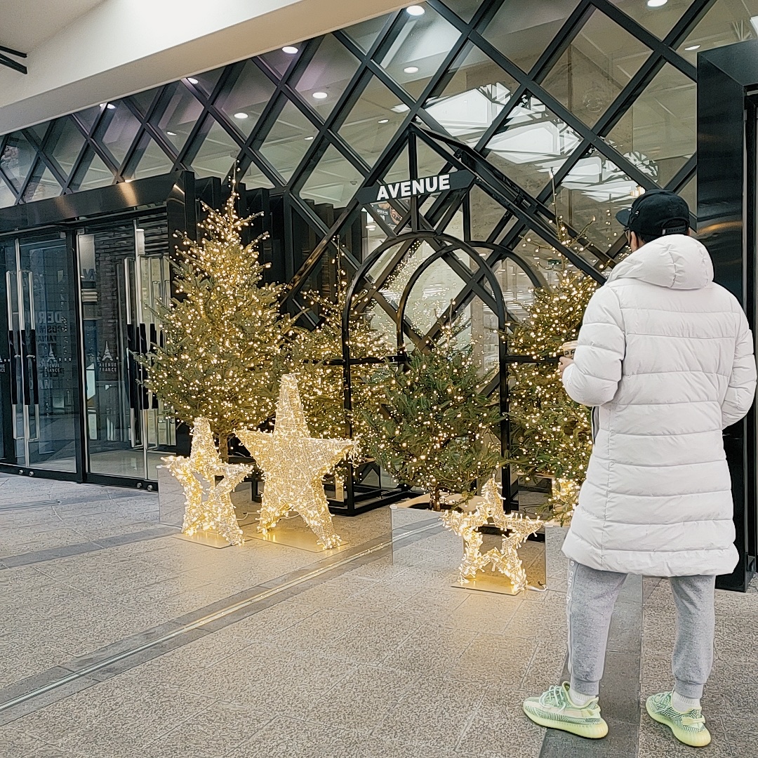 Adidas Yeezy Boost 350 V2 Yeezreel - Non-Reflective 착용 스타일