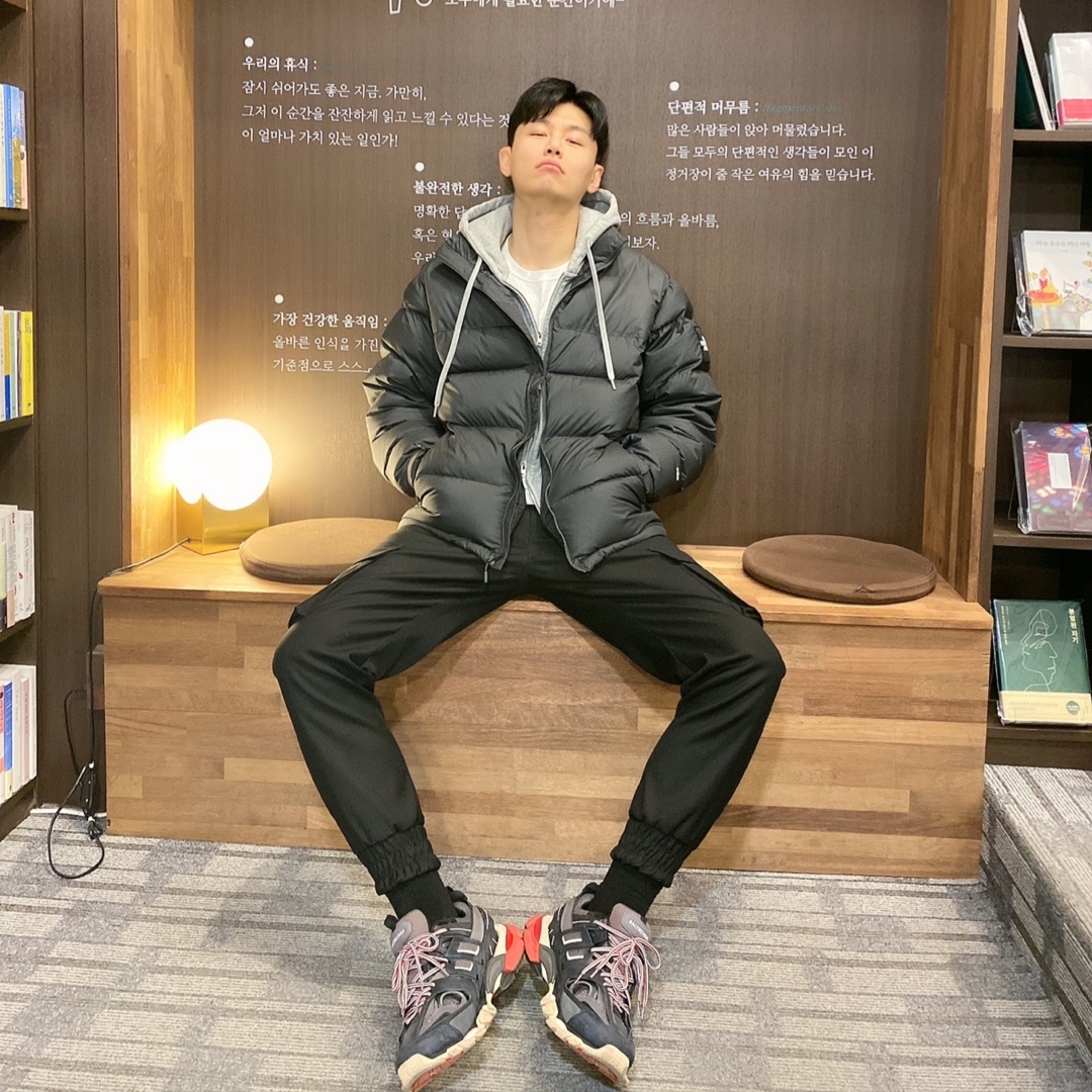 The North Face 1992 Nuptse Jacket Charcoal, (W) Balenciaga Track Sneakers Black Red 2019 착용 스타일