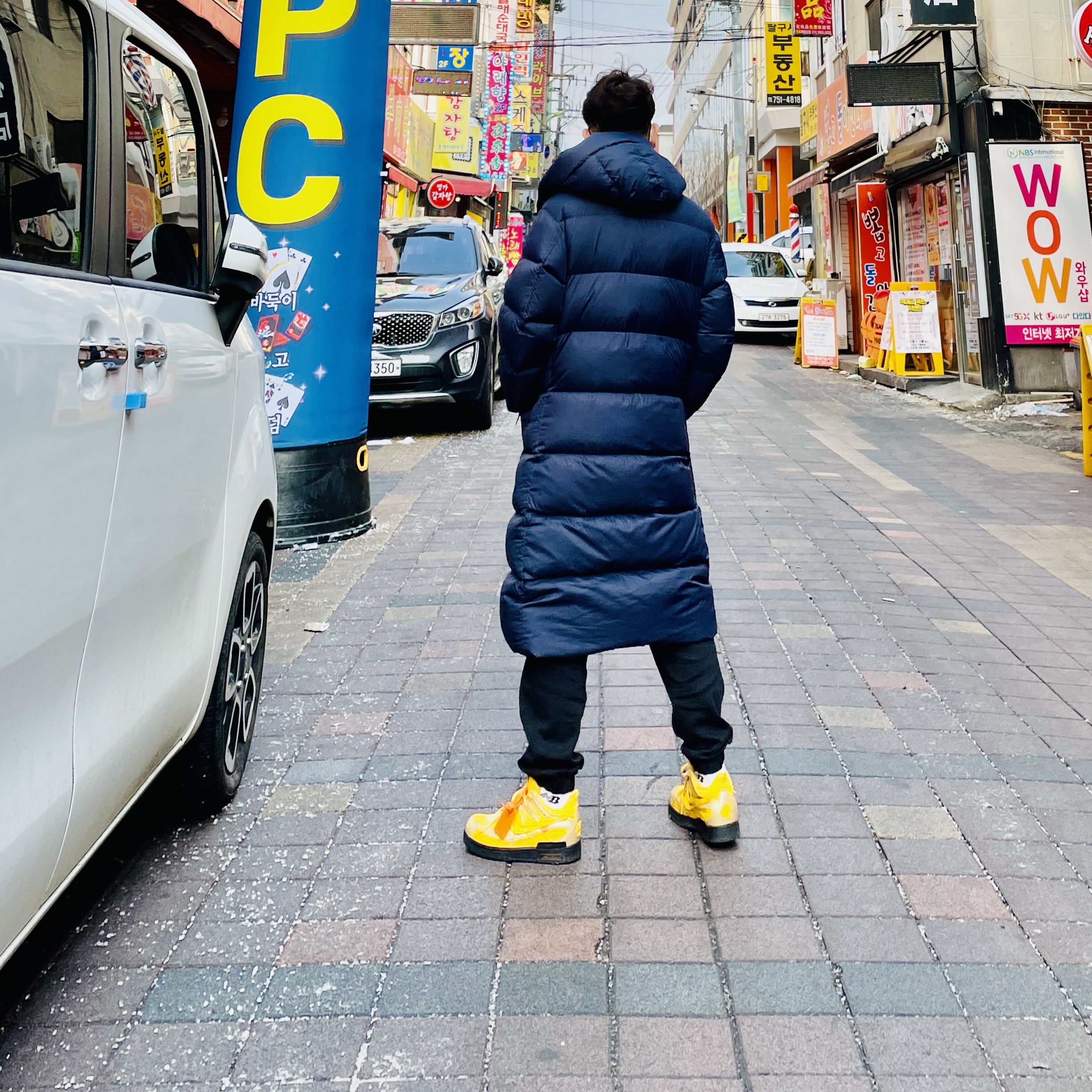 Nike x Off-White Air Rubber Dunk University Gold 착용 스타일