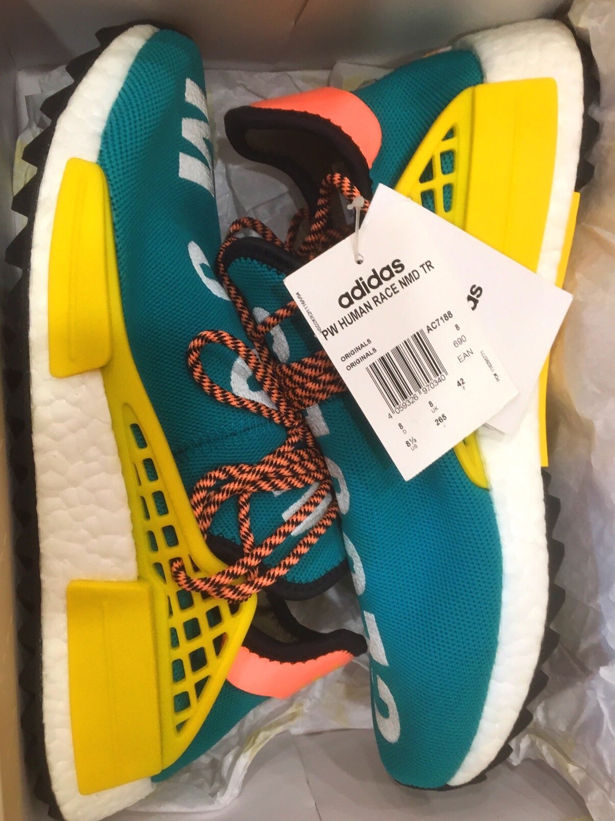 Adidas x Pharrell Williams Hu NMD Sun Glow 착용 스타일