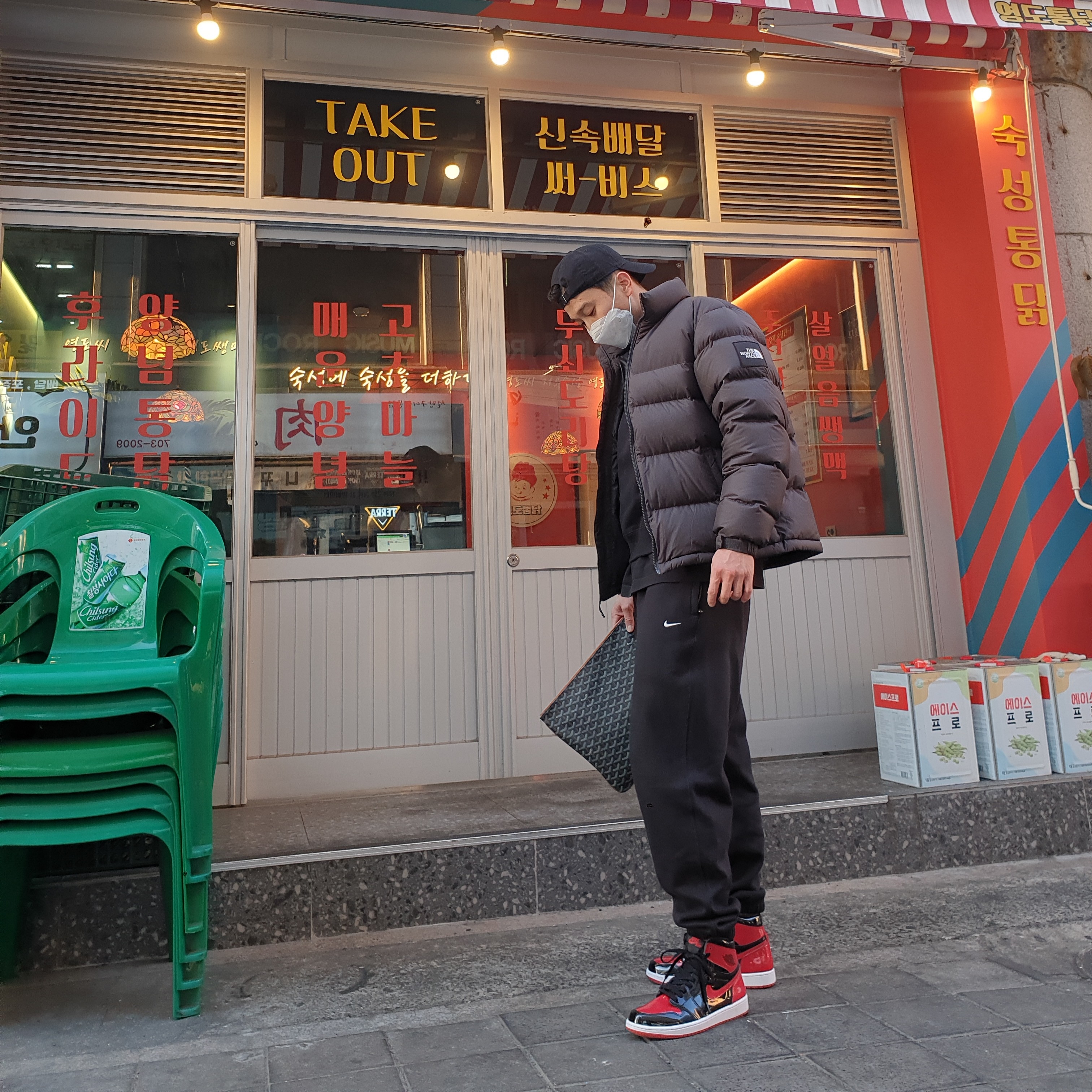 Jordan 1 Retro High OG Patent Bred, Nike NRG Solo Swoosh Fleece Pants Black - US/EU 착용 스타일