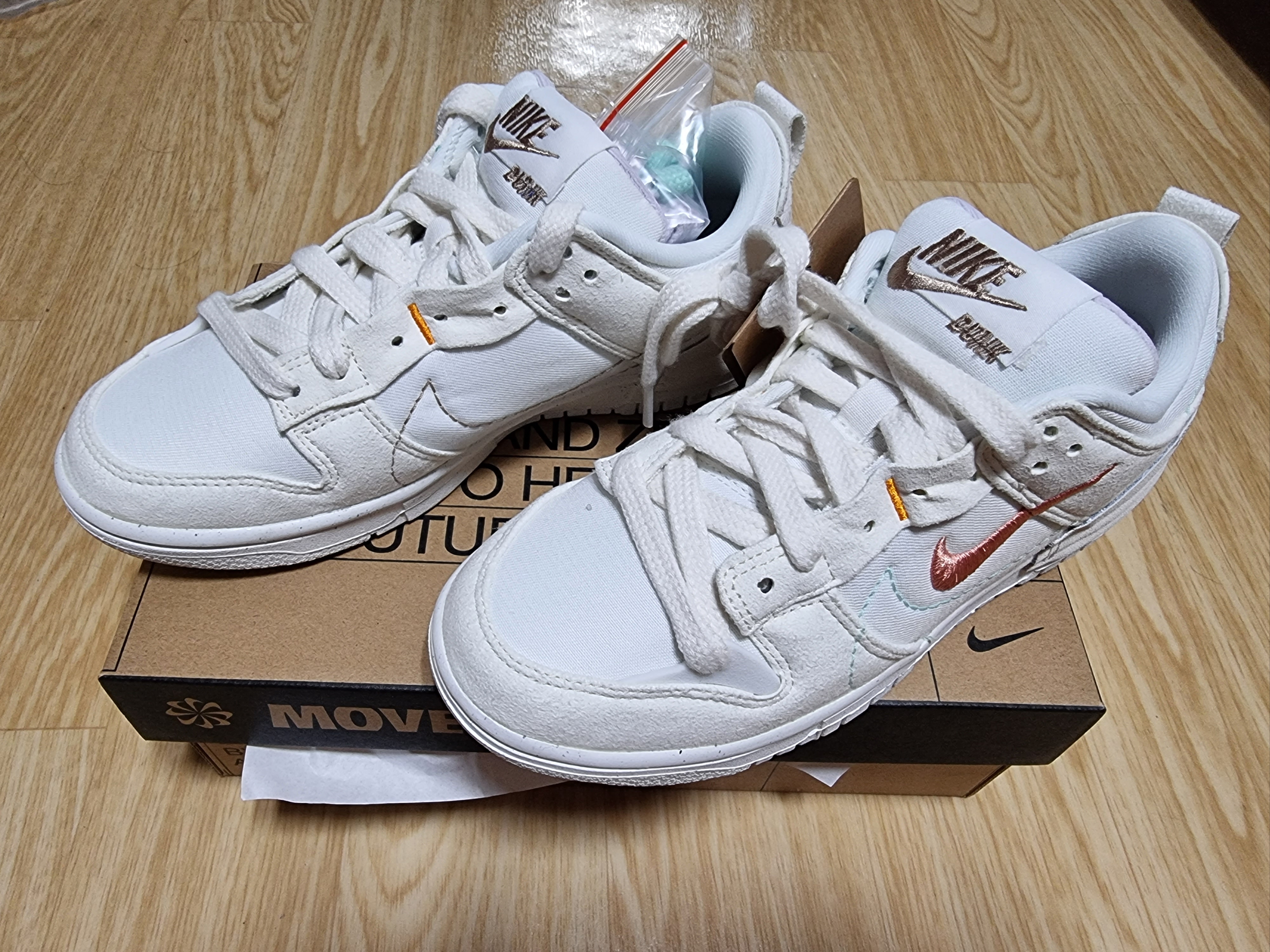 (W) Nike Dunk Low Disrupt 2 Pale Ivory Sail 착용 스타일