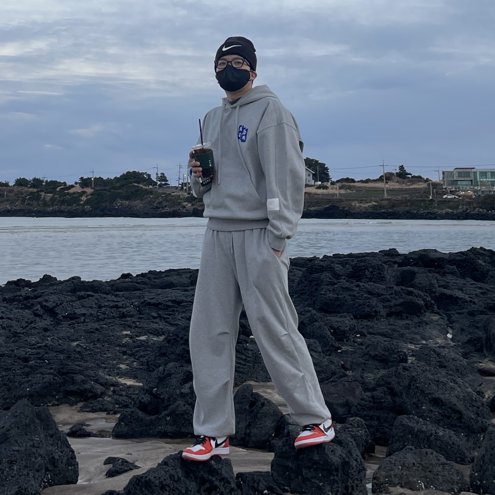 (W) Jordan 1 Low OG Starfish, Nike x Stussy Cuff Beanie Black 착용 스타일