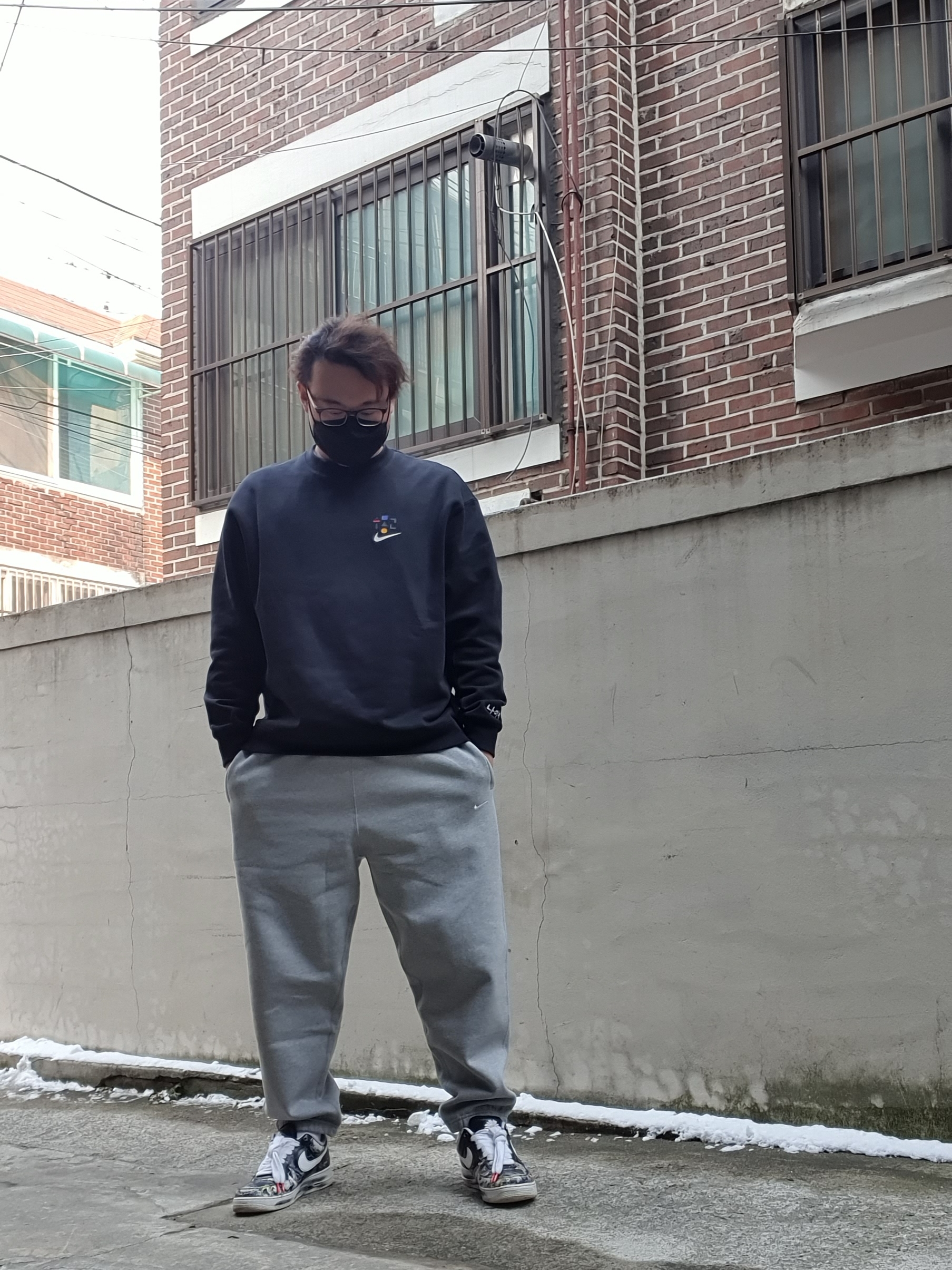 Nike NRG Solo Swoosh Fleece Pants Dark Grey Heather - Asia, Nike Hangul Heavyweight Sweatshirt Black 착용 스타일