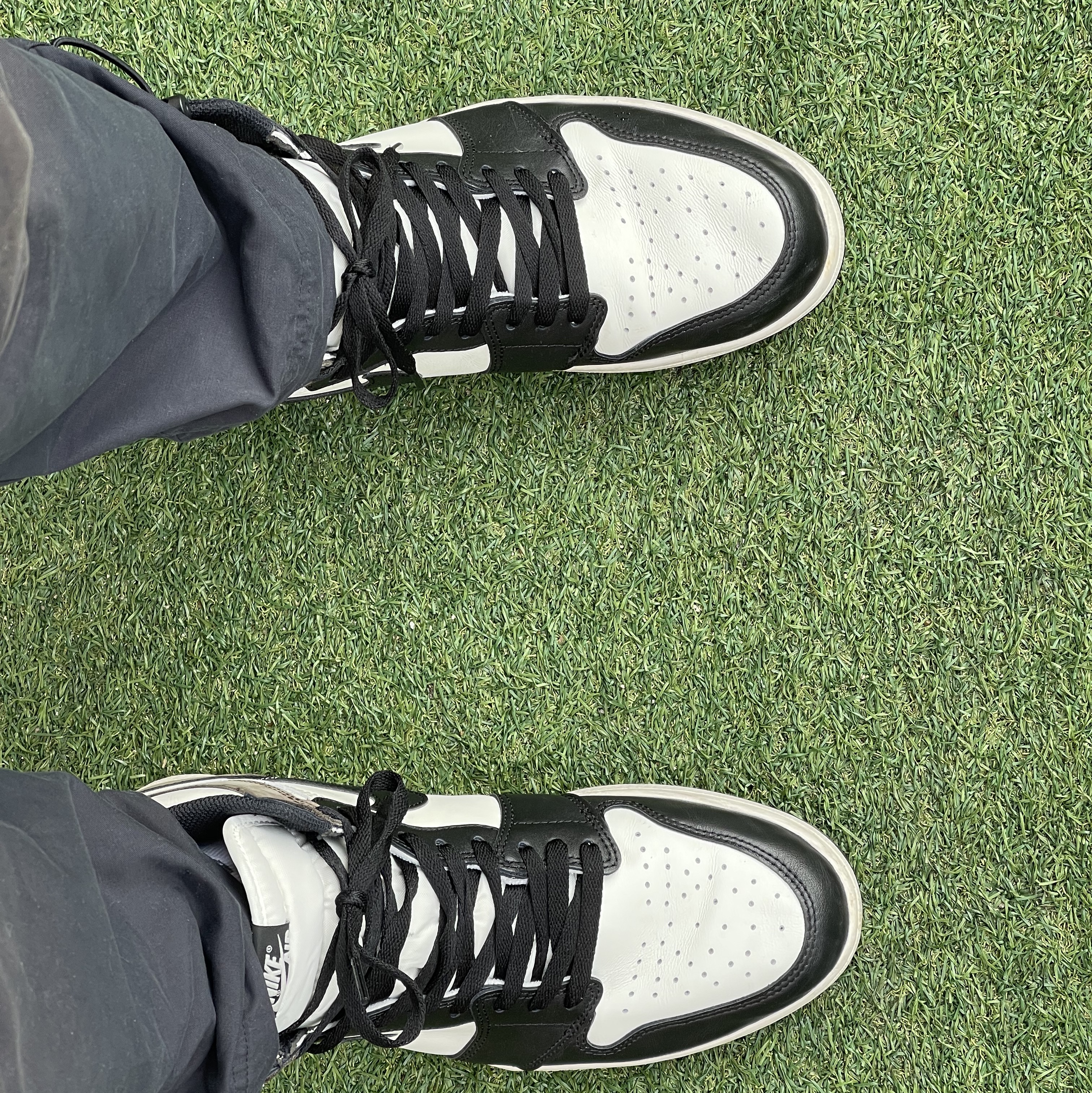 Jordan 1 Retro High OG Black Mocha 착용 스타일 - 2