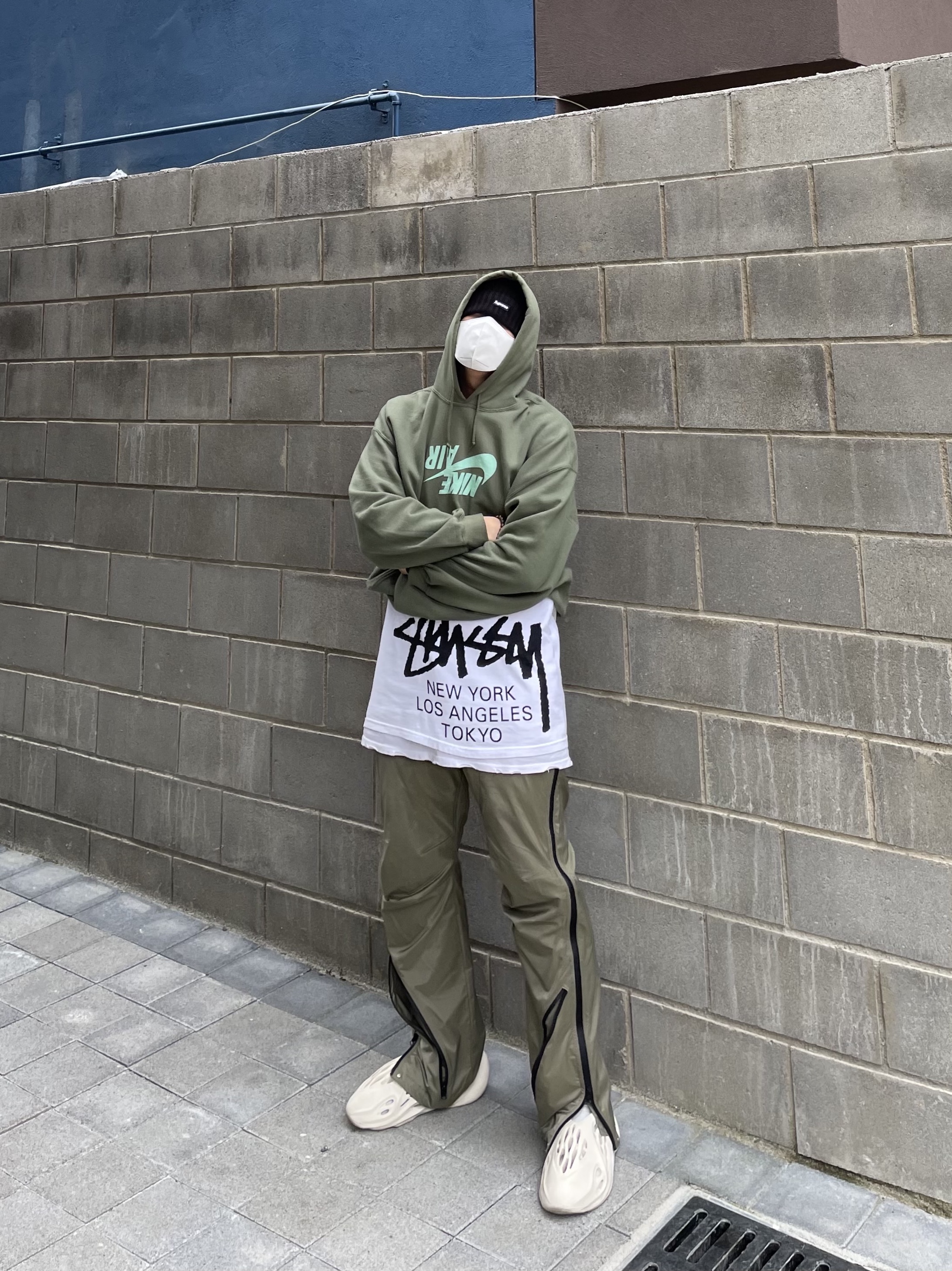 Supreme Overdyed Beanie Black, Stussy x Takahiromiyashita The Soloist 40 WT T-Shirt 착용 스타일