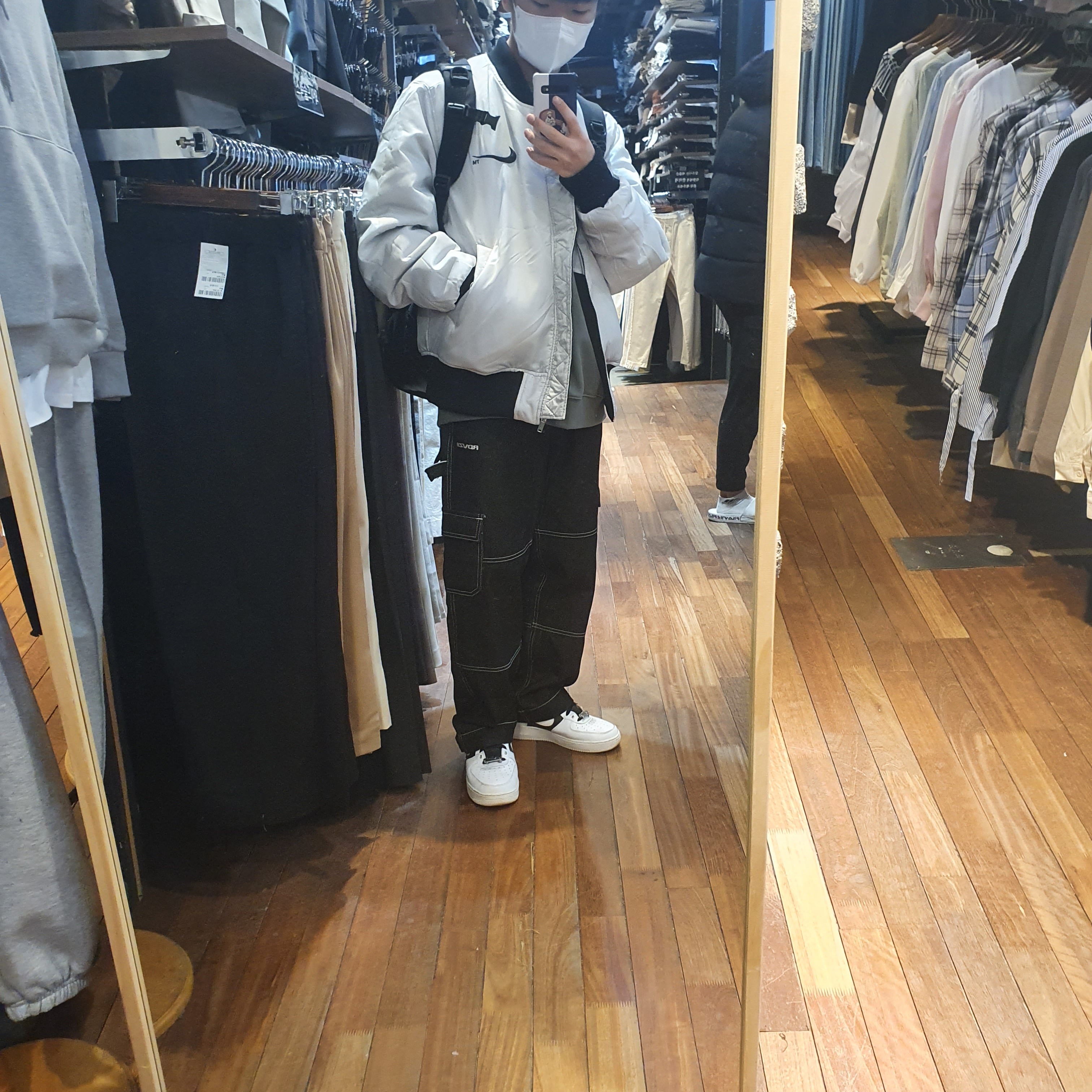 Nike Air Force 1 '07 PRM White Black, Nike NSW Swoosh Therma-Fit Bomber Black - Asia 착용 스타일