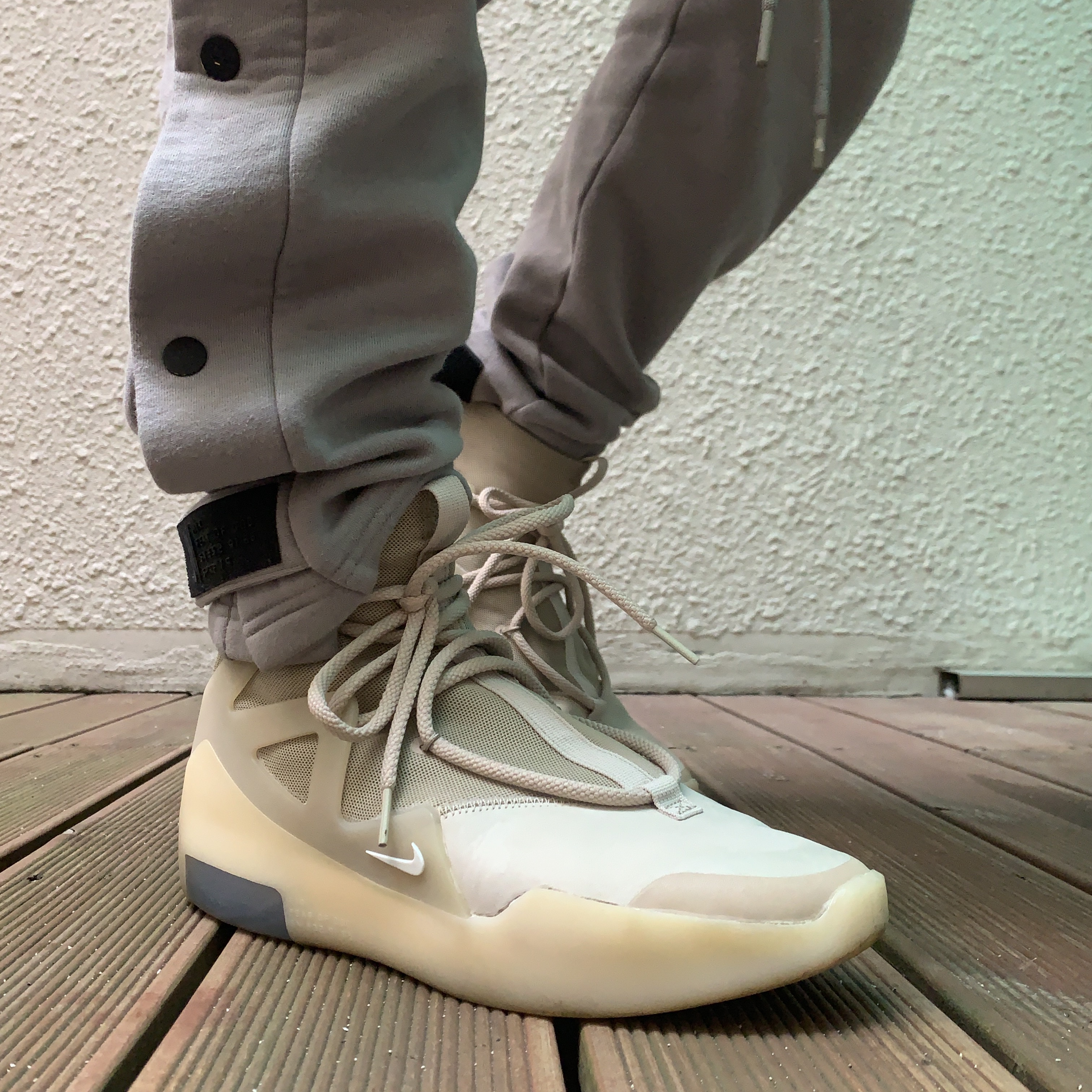 Nike x Fear of God Air Fear of God 1 Oatmeal 착용 스타일 - 2