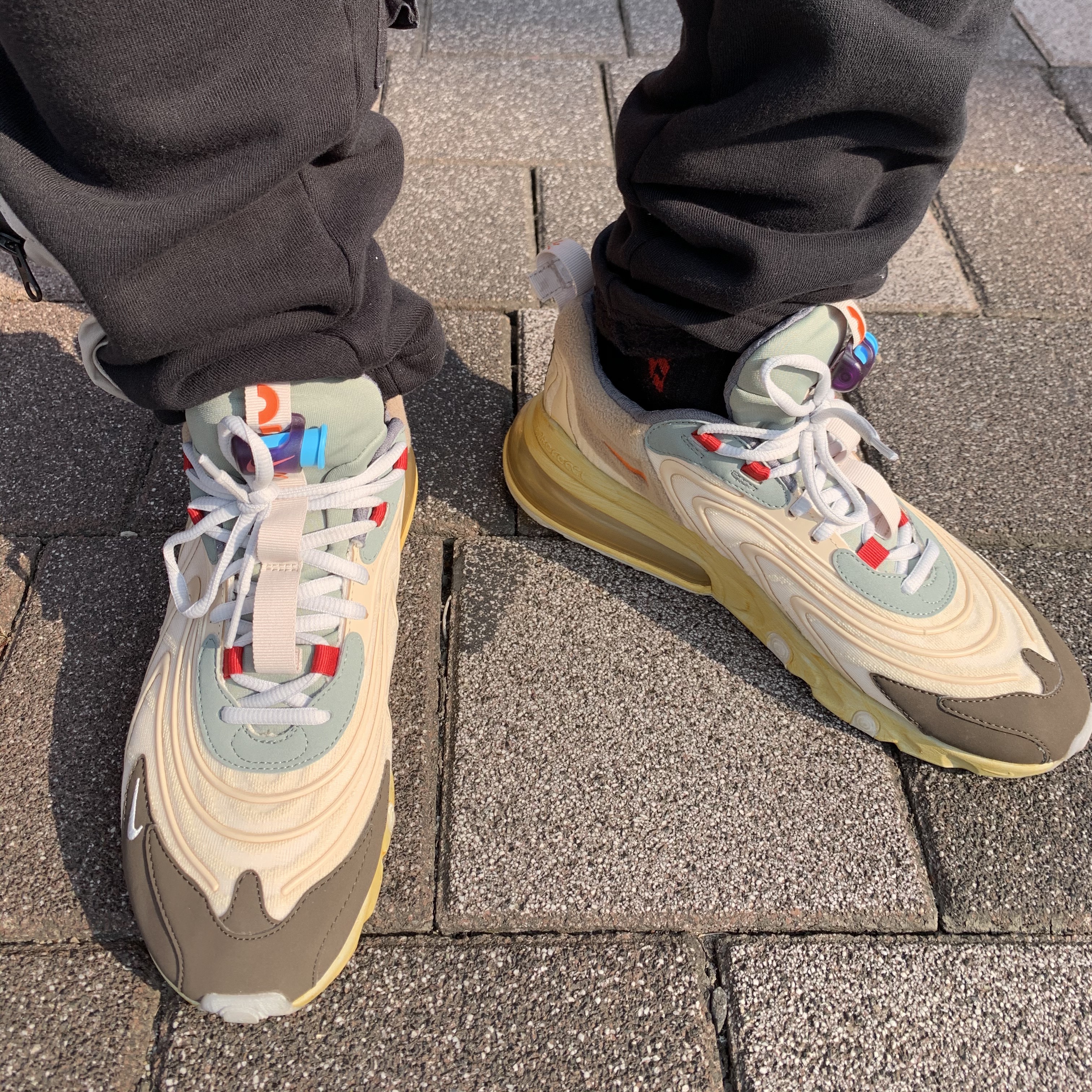 Nike x Travis Scott Air Max 270 React Cactus Trails 착용 스타일 - 1