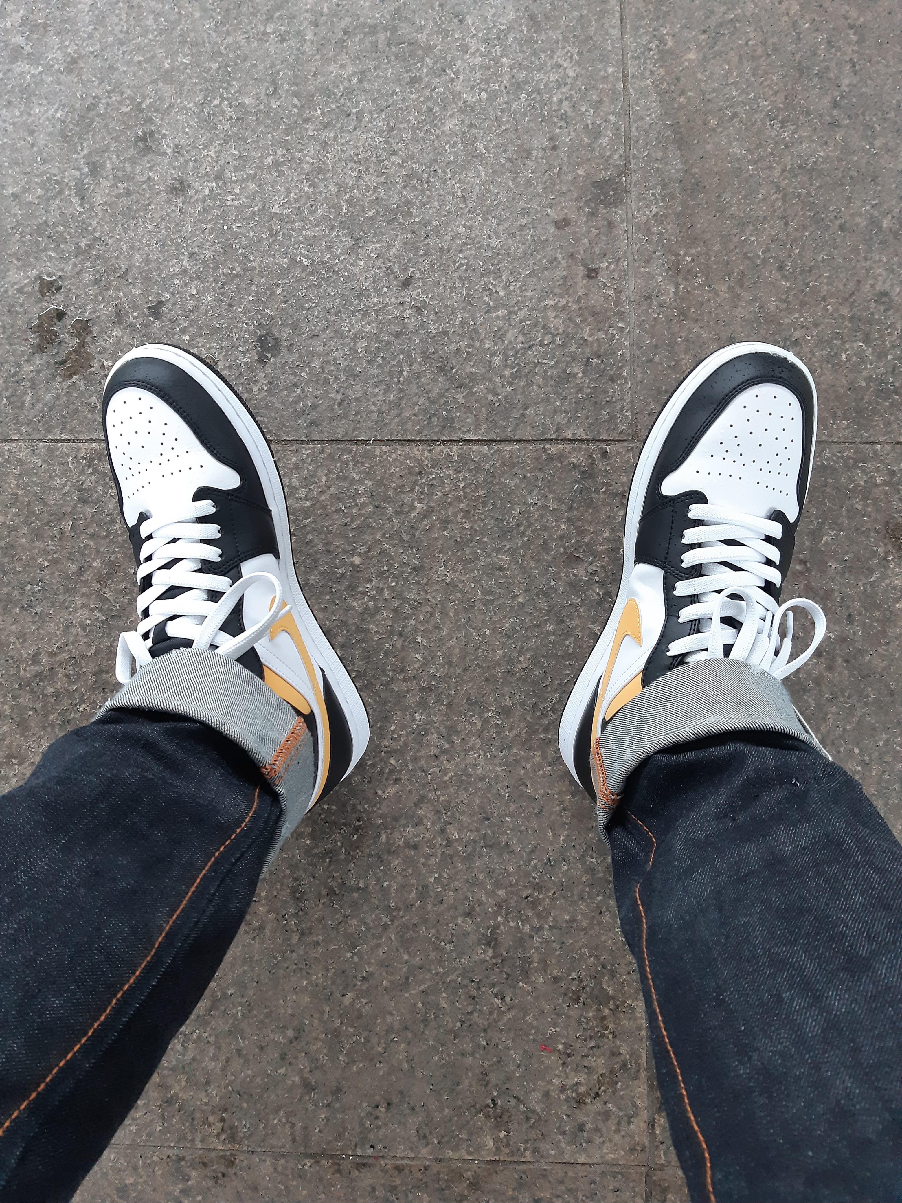 Jordan 1 Mid Pollen 착용 스타일 - 3