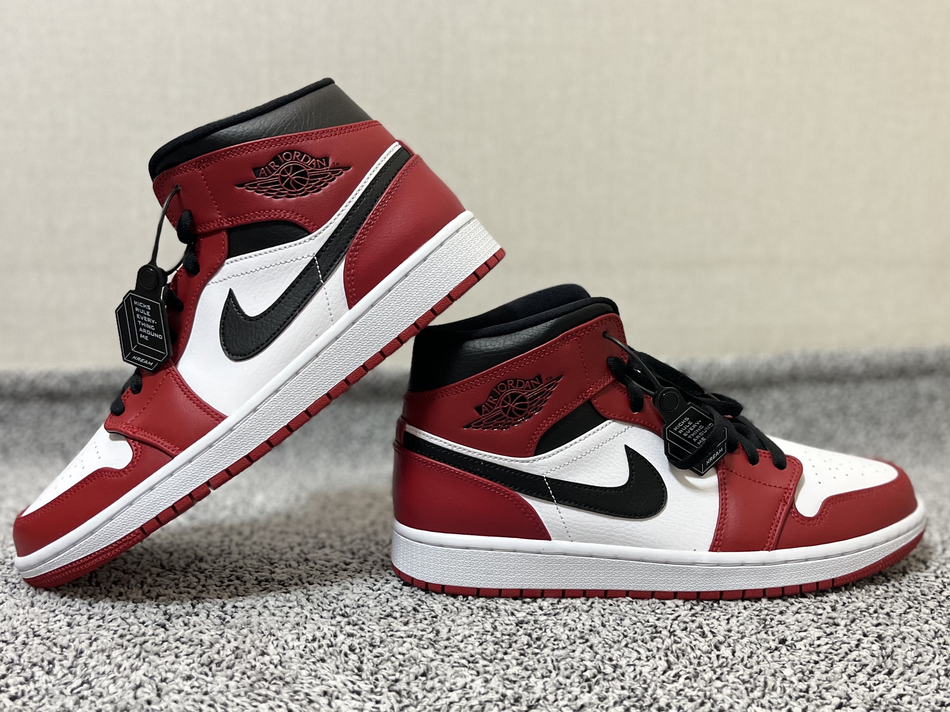 Jordan 1 Mid Chicago 2020 착용 스타일 - 2