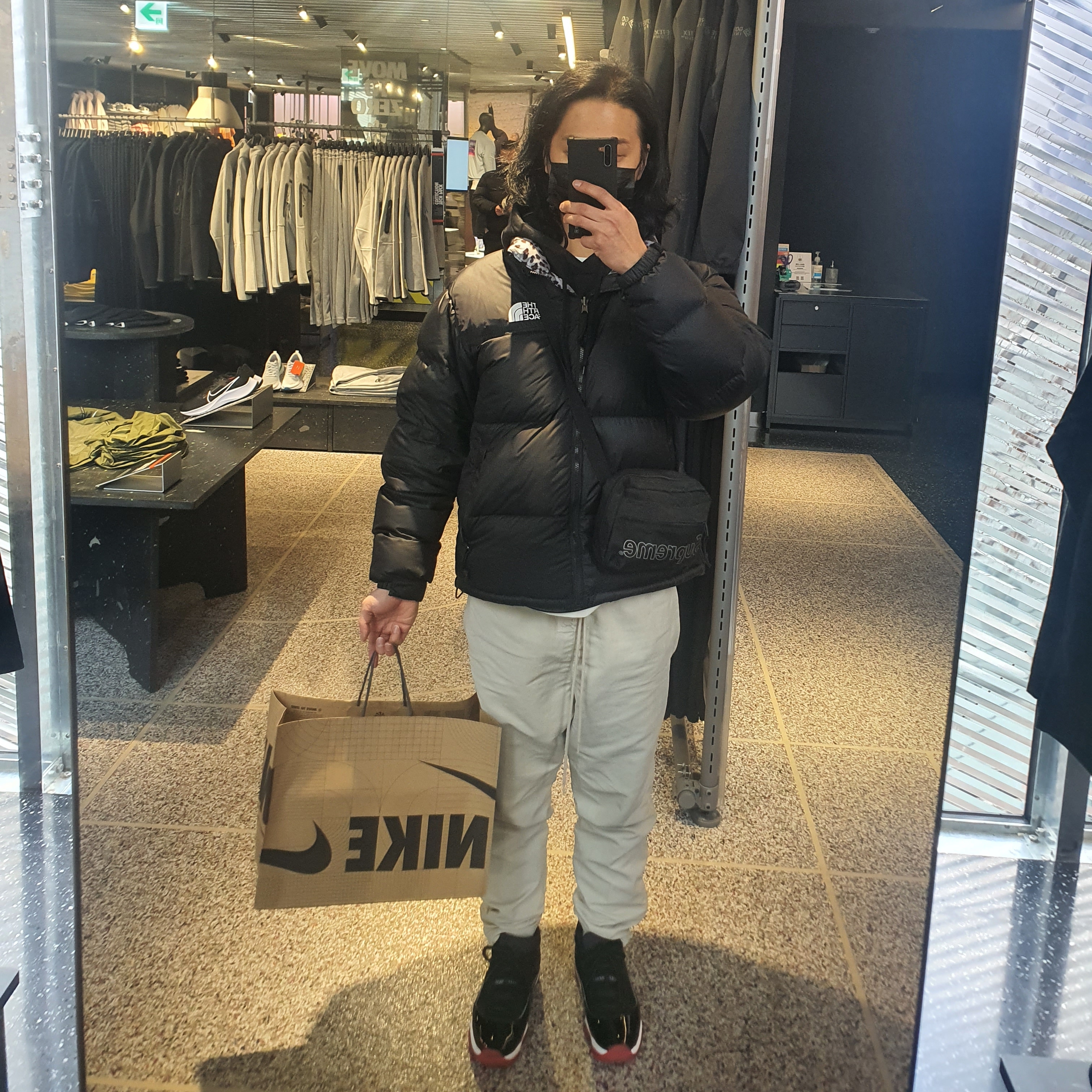 Jordan 11 Retro Bred 2019, Nike x Off-White NRG RU Hoodie 착용 스타일
