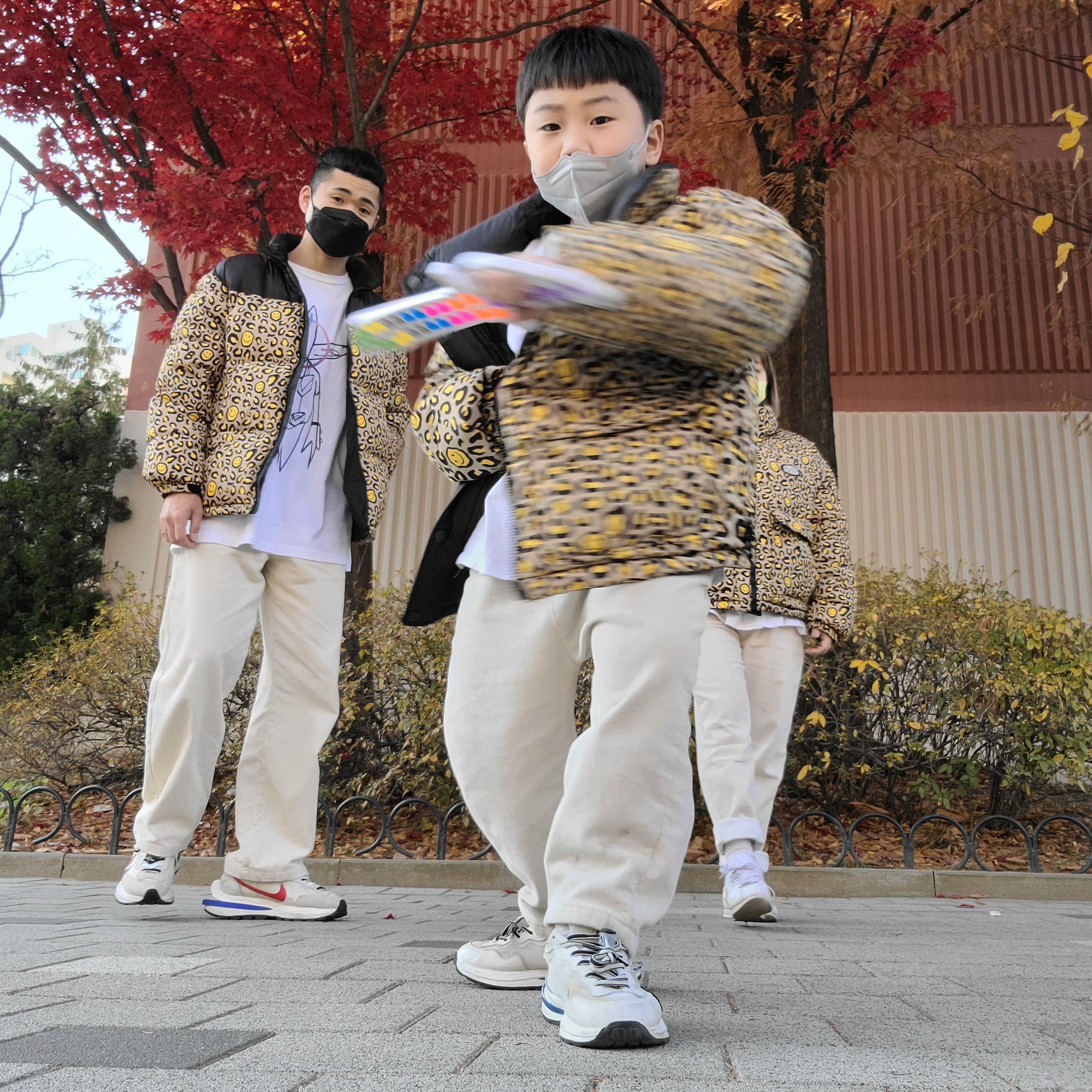 Nike x Sacai VaporWaffle Royal Fuchsia 착용 스타일 - 1