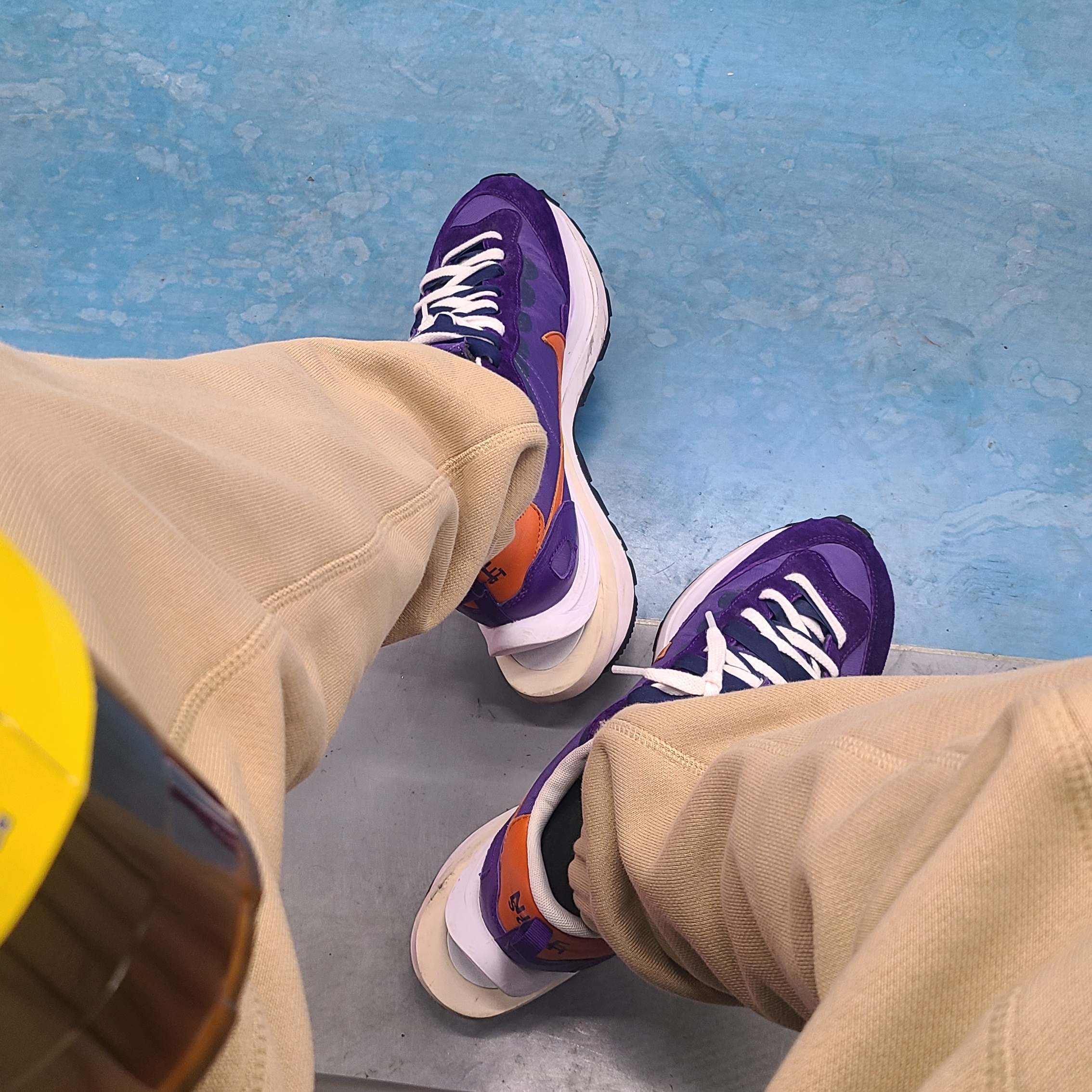 Nike x Sacai VaporWaffle Dark Iris 착용 스타일