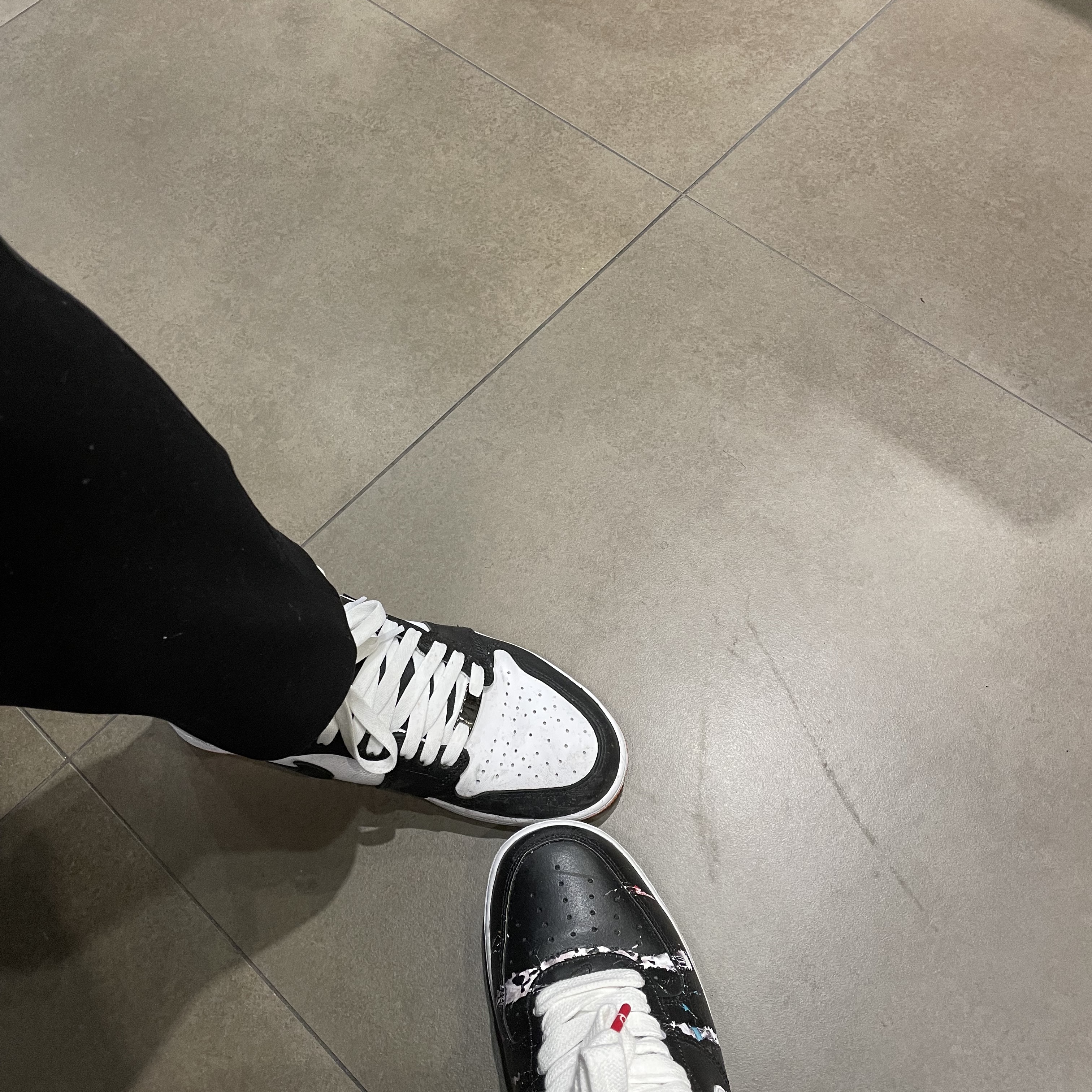 Jordan 1 Mid SE Siempre Familia, Jordan 1 Retro High OG Patent Bred 착용 스타일 - 3