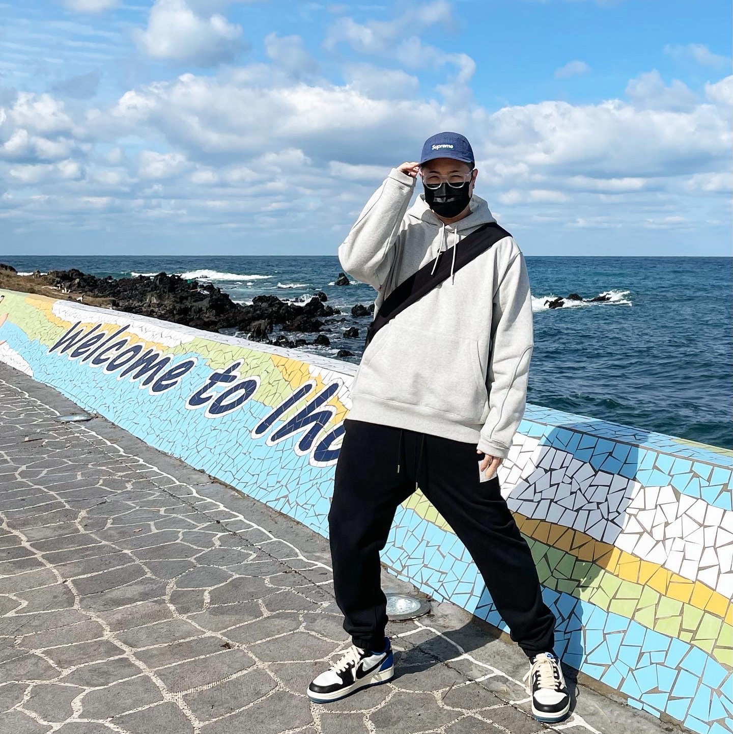 Nike x Drake Nocta Cardinal Stock Essential Hoodie Grey - US/EU, Jordan 1 x Travis Scott x Fragment Retro Low OG SP Military Blue 착용 스타일 - 1