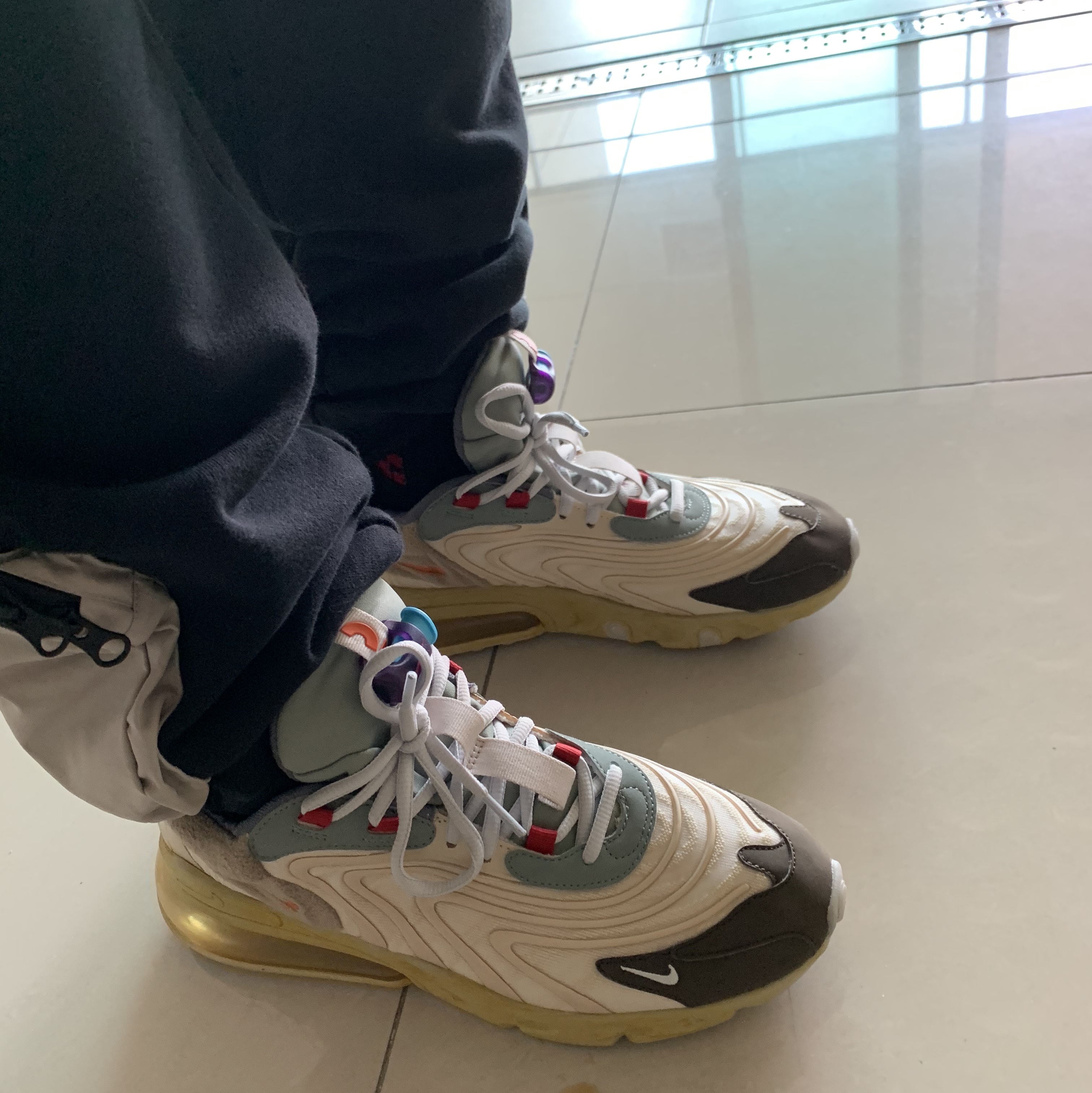 Nike x Travis Scott Air Max 270 React Cactus Trails 착용 스타일 - 2