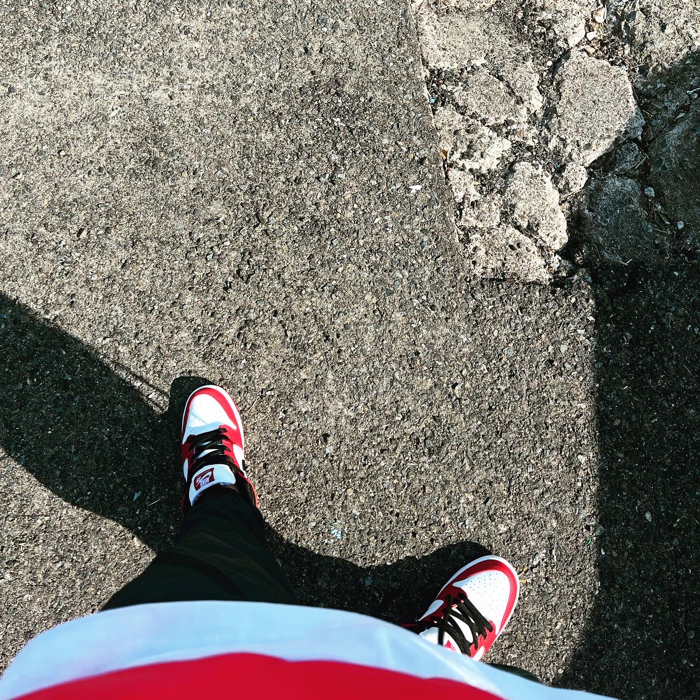 Yeezy Gap Hoodie Red, Nike SB Dunk Low Pro Chicago 착용 스타일 - 3