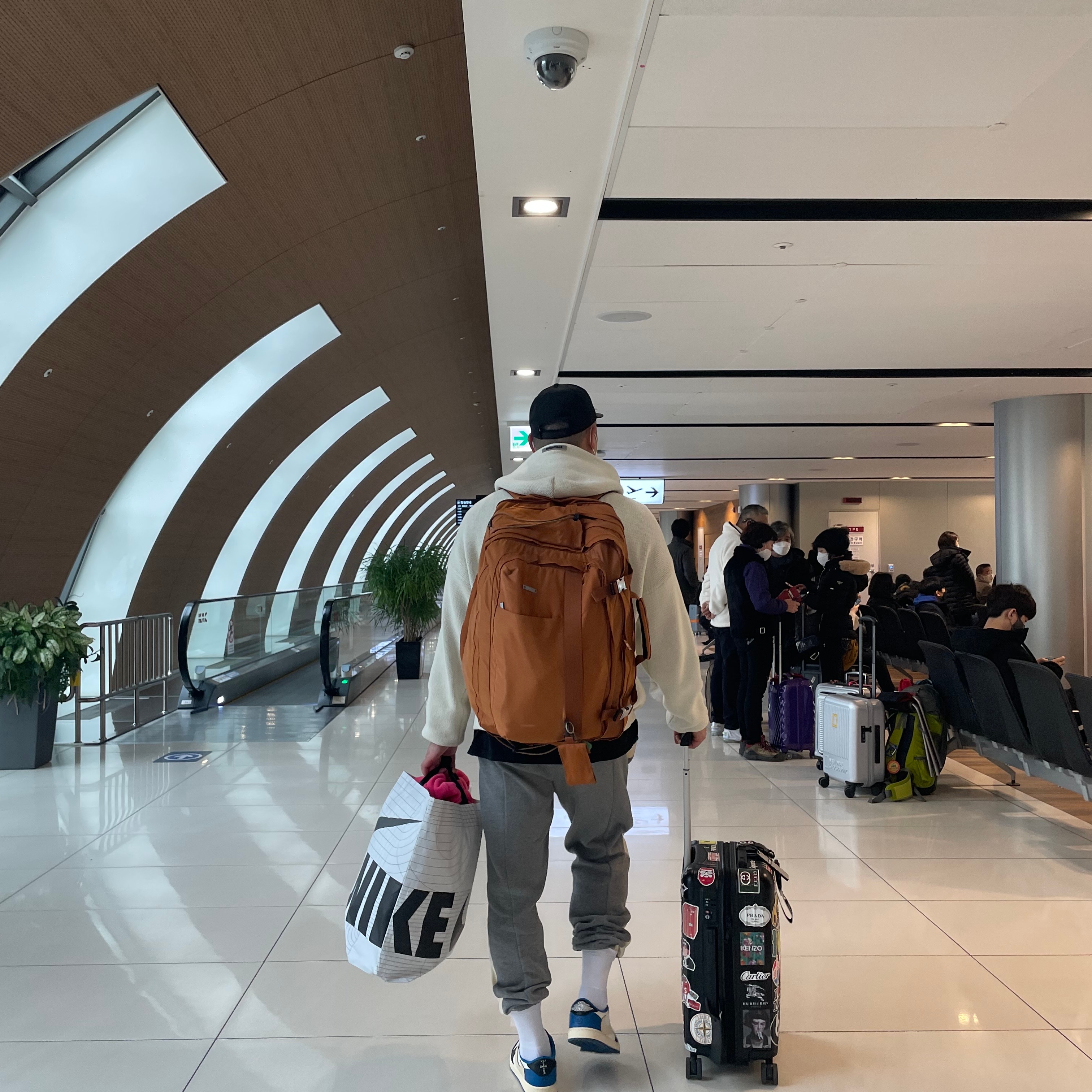 Jordan 1 x Travis Scott x Fragment Retro Low OG SP Military Blue, Essentials Knit Hoodie Cream - 20FW 착용 스타일